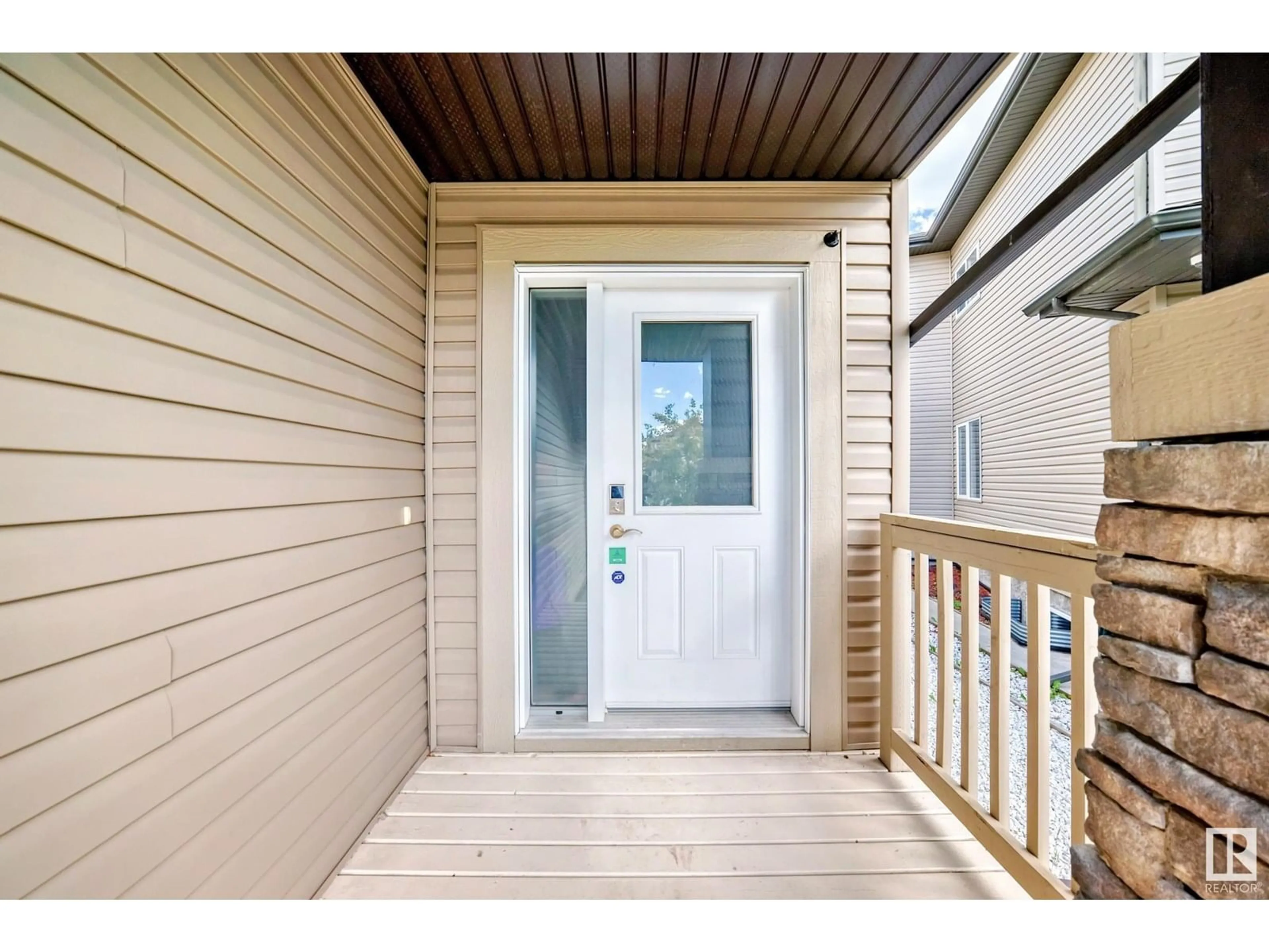 Indoor entryway for 723 57 ST, Edmonton Alberta T6X0G6