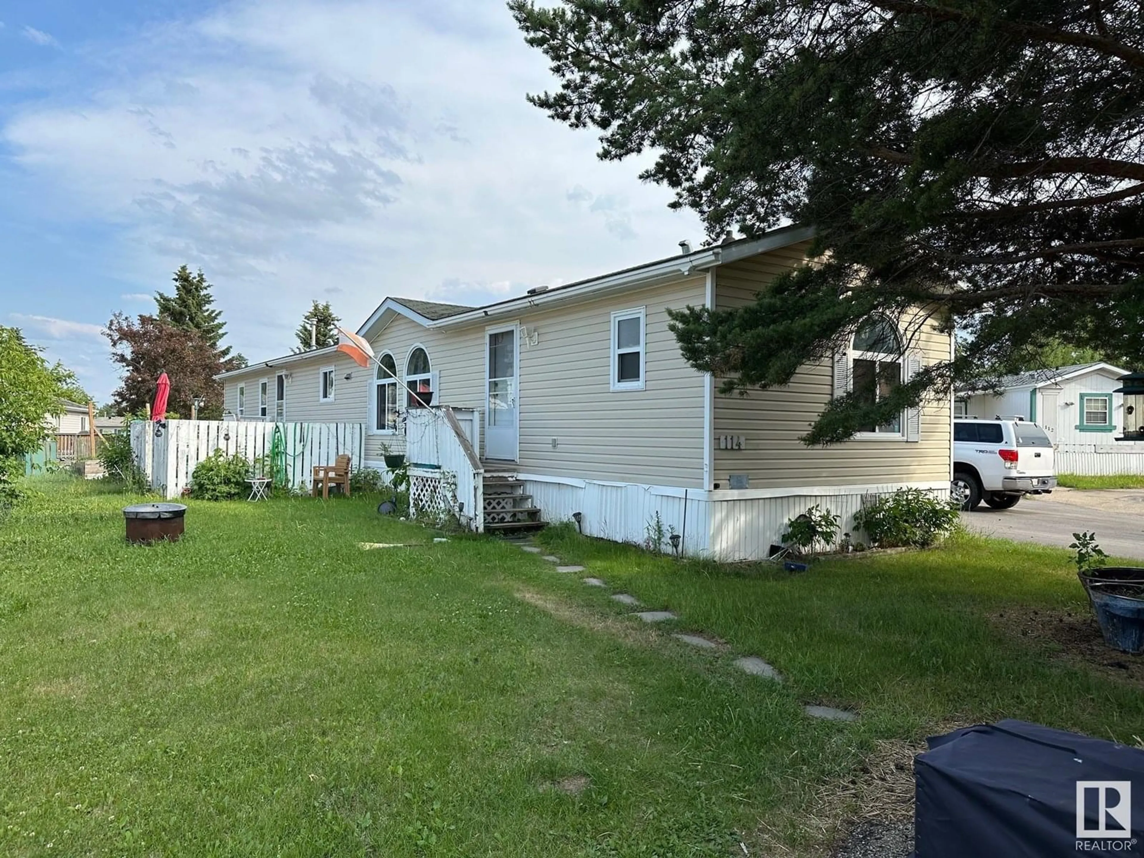 A pic from outside/outdoor area/front of a property/back of a property/a pic from drone, street for NW - 114 EVERGREEN CR, Edmonton Alberta T5Y4M2
