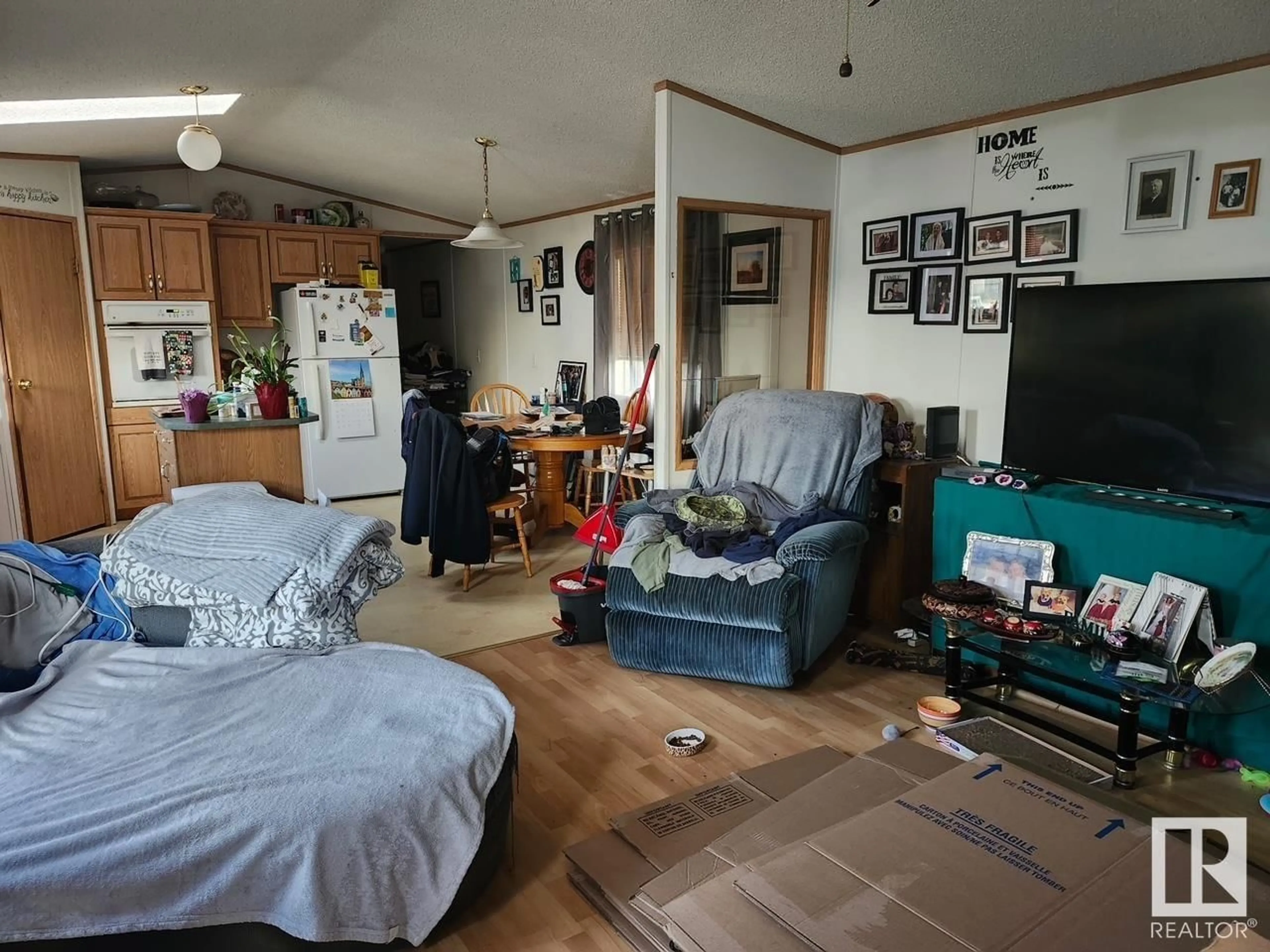 A pic of a room for NW - 114 EVERGREEN CR, Edmonton Alberta T5Y4M2