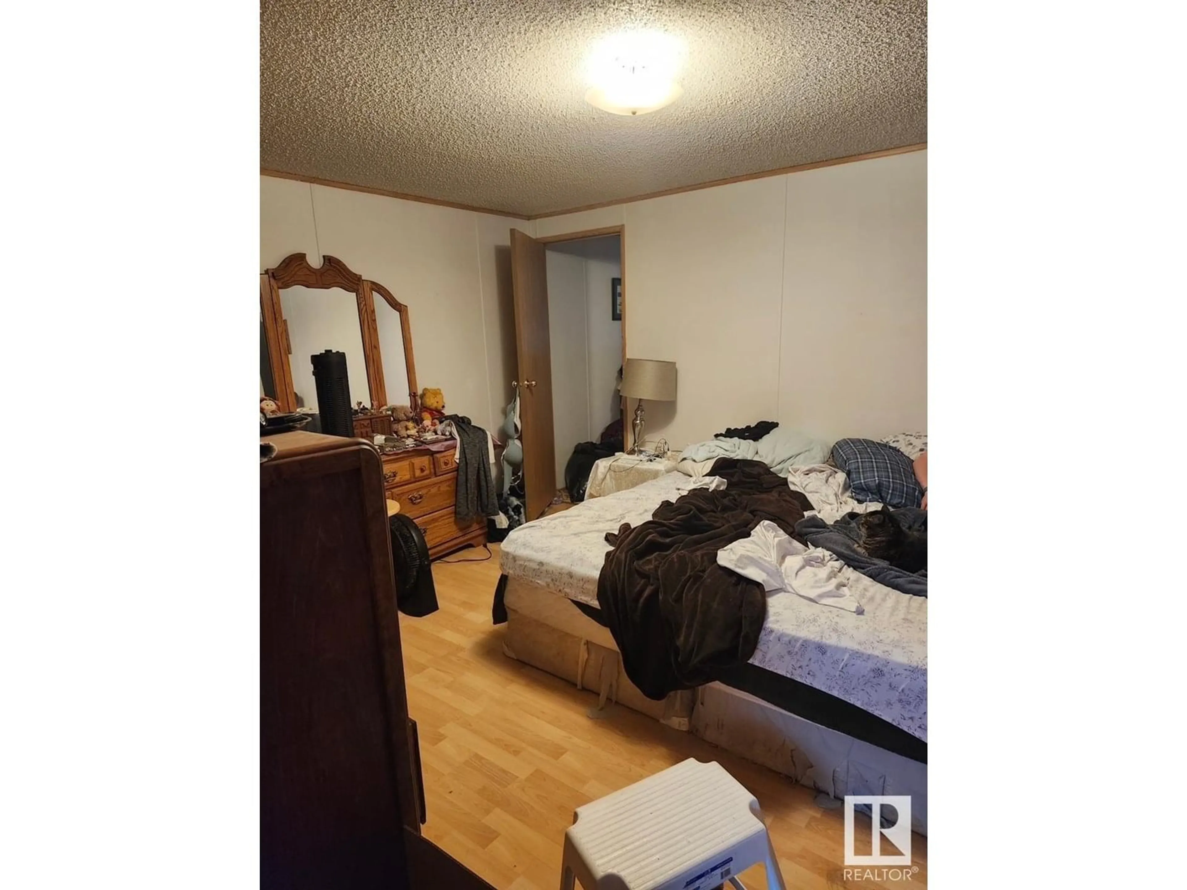 A pic of a room for NW - 114 EVERGREEN CR, Edmonton Alberta T5Y4M2