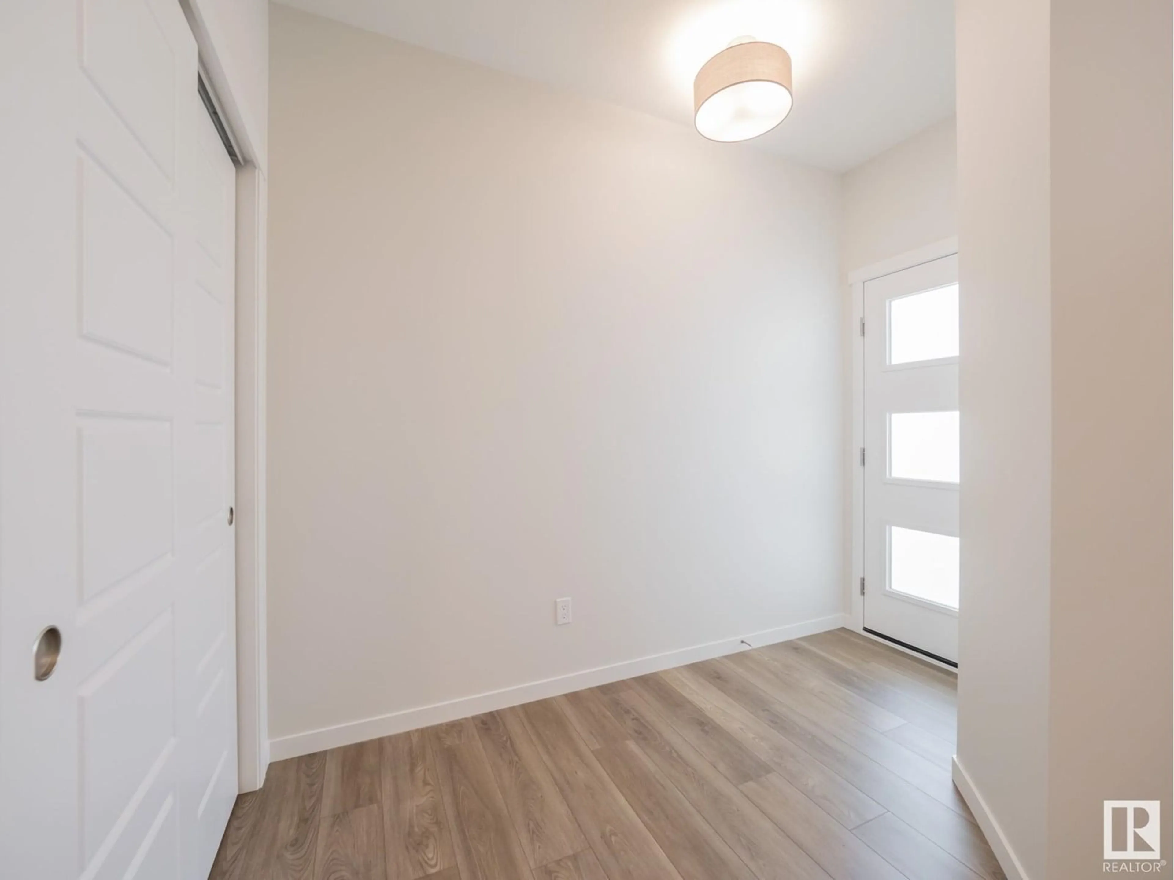Indoor entryway for 2224 193 ST, Edmonton Alberta T6M1P9