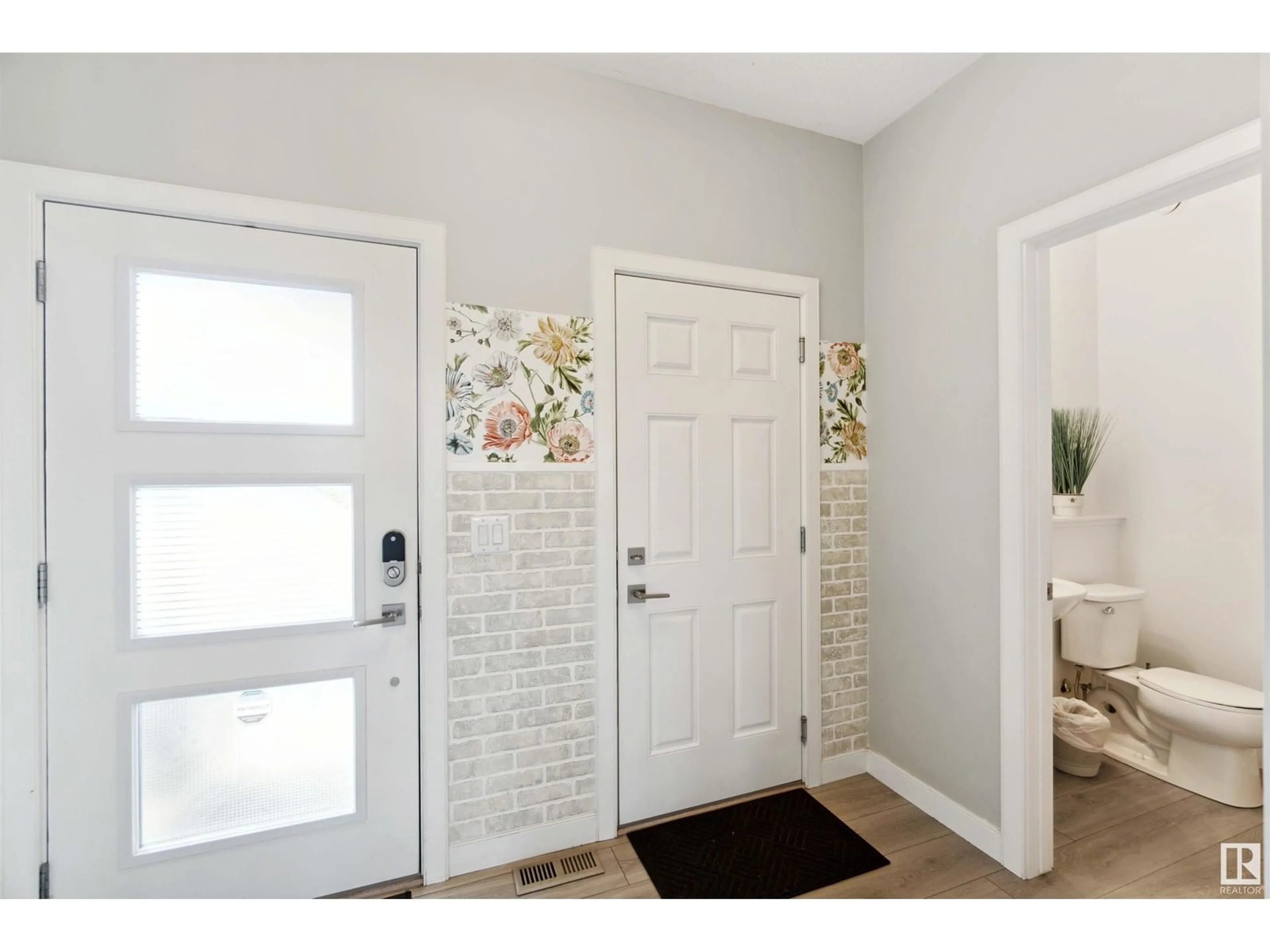 Indoor entryway for 22620 96 AV NW, Edmonton Alberta T5T7K7