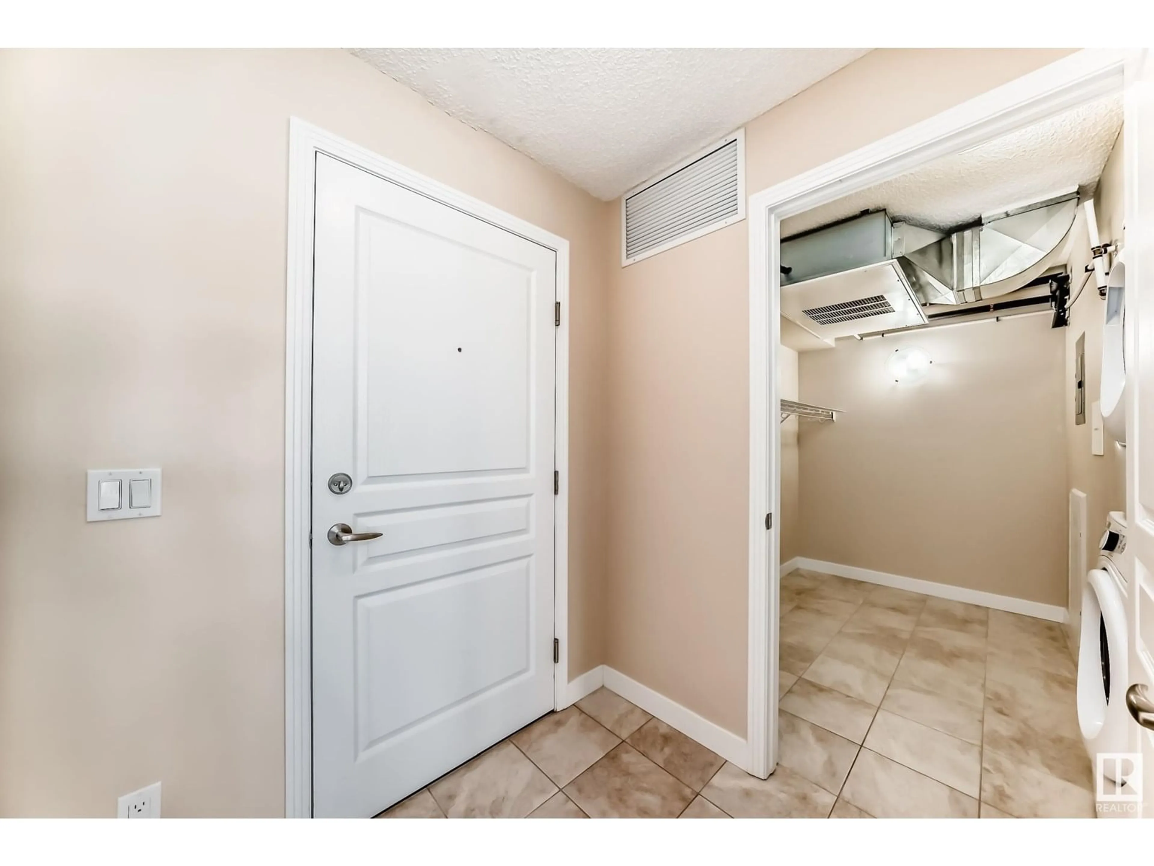 Indoor entryway for 3205 AUGUSTINE CR, Sherwood Park Alberta T8H8H0