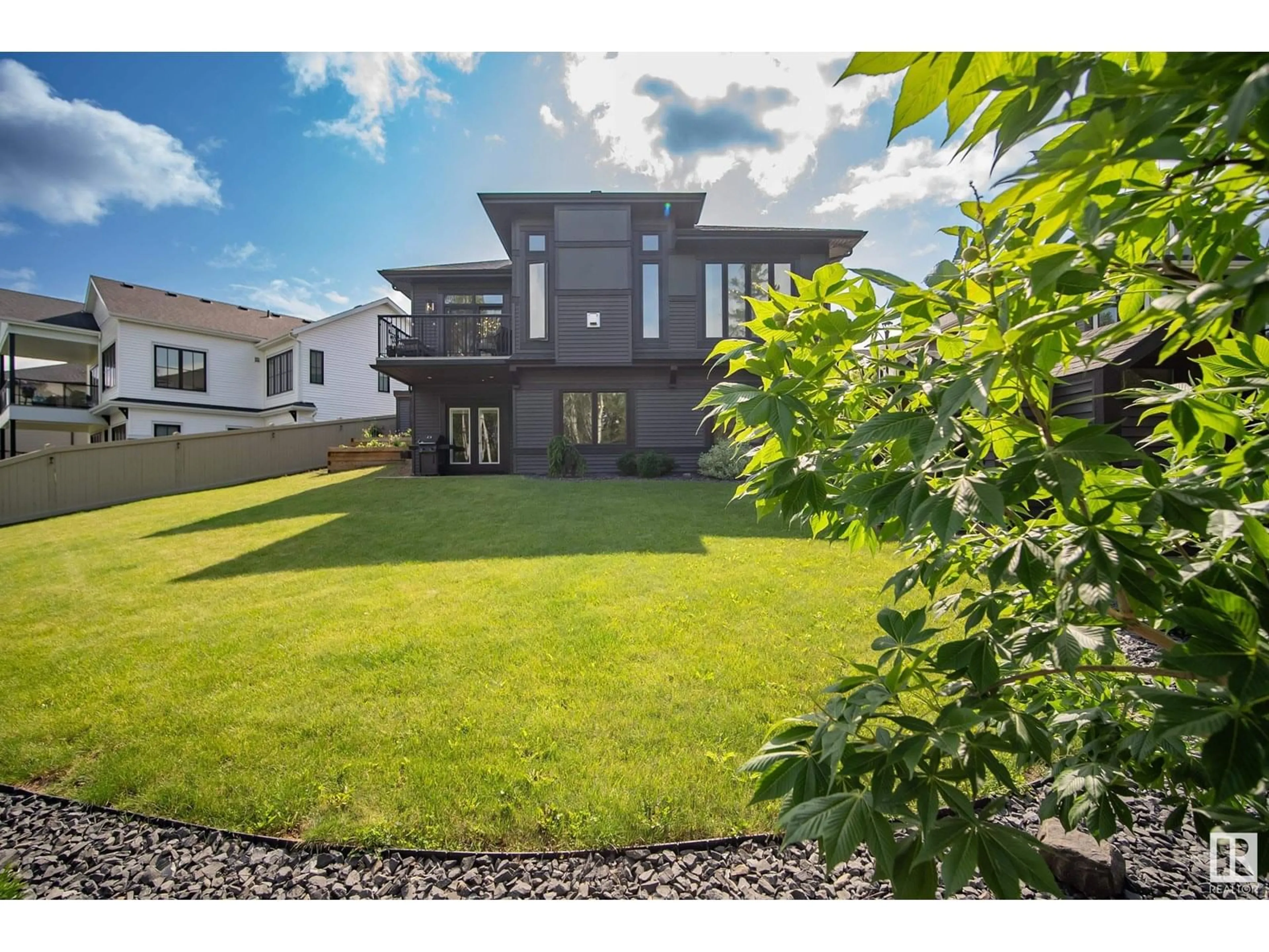 A pic from outside/outdoor area/front of a property/back of a property/a pic from drone, unknown for 463 EDGEMONT RD, Edmonton Alberta T6M0Y7