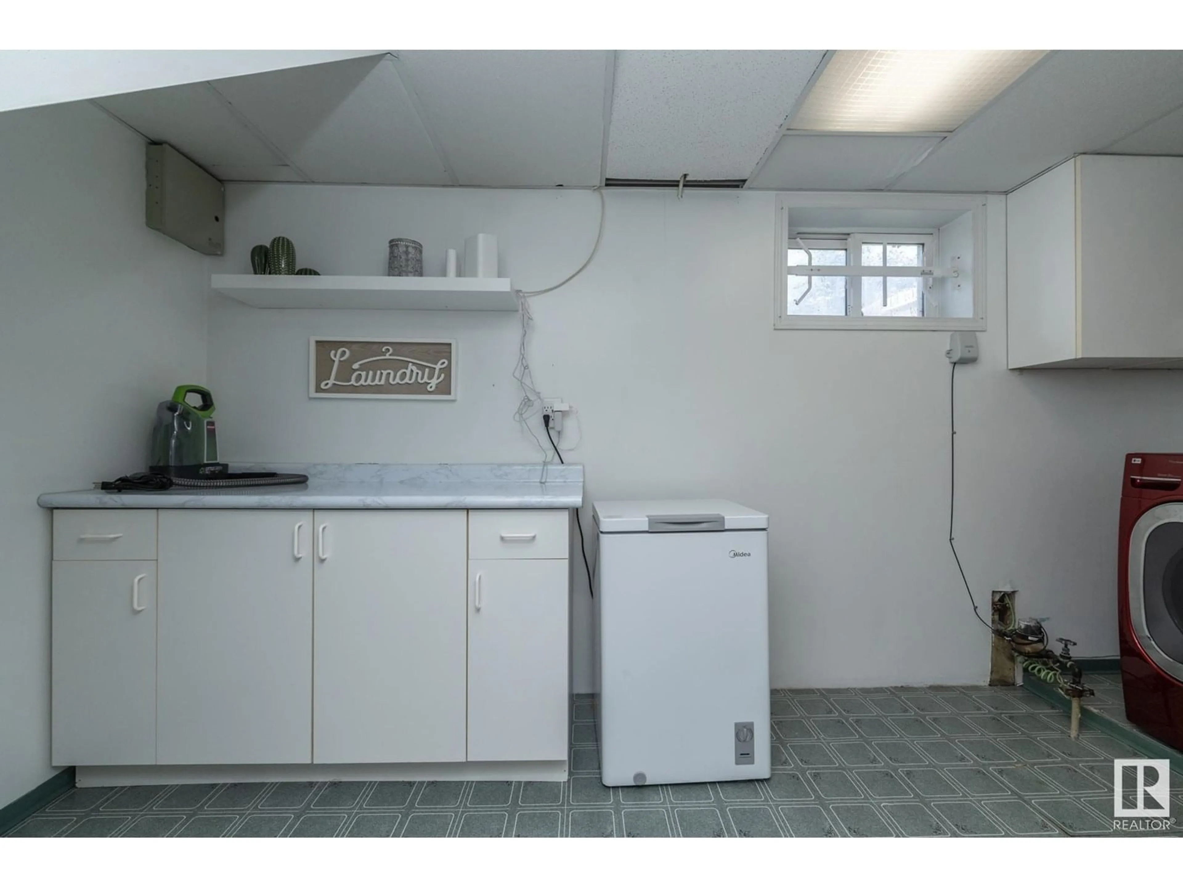 Standard kitchen, unknown for 13519 124 AV, Edmonton Alberta T5L3A7