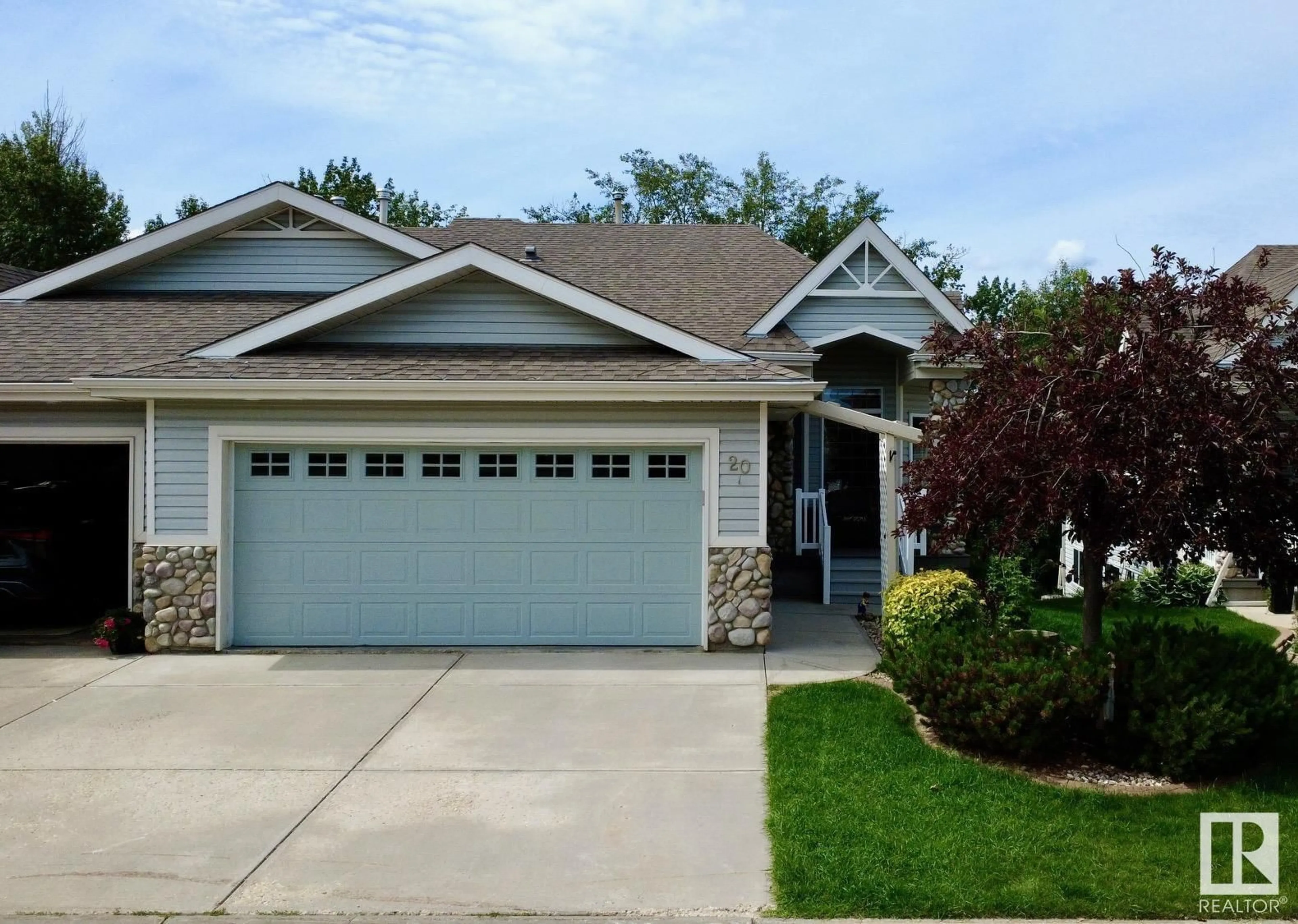 Home with vinyl exterior material, street for 20 BRIARWOOD VG, Stony Plain Alberta T7Z2Y7