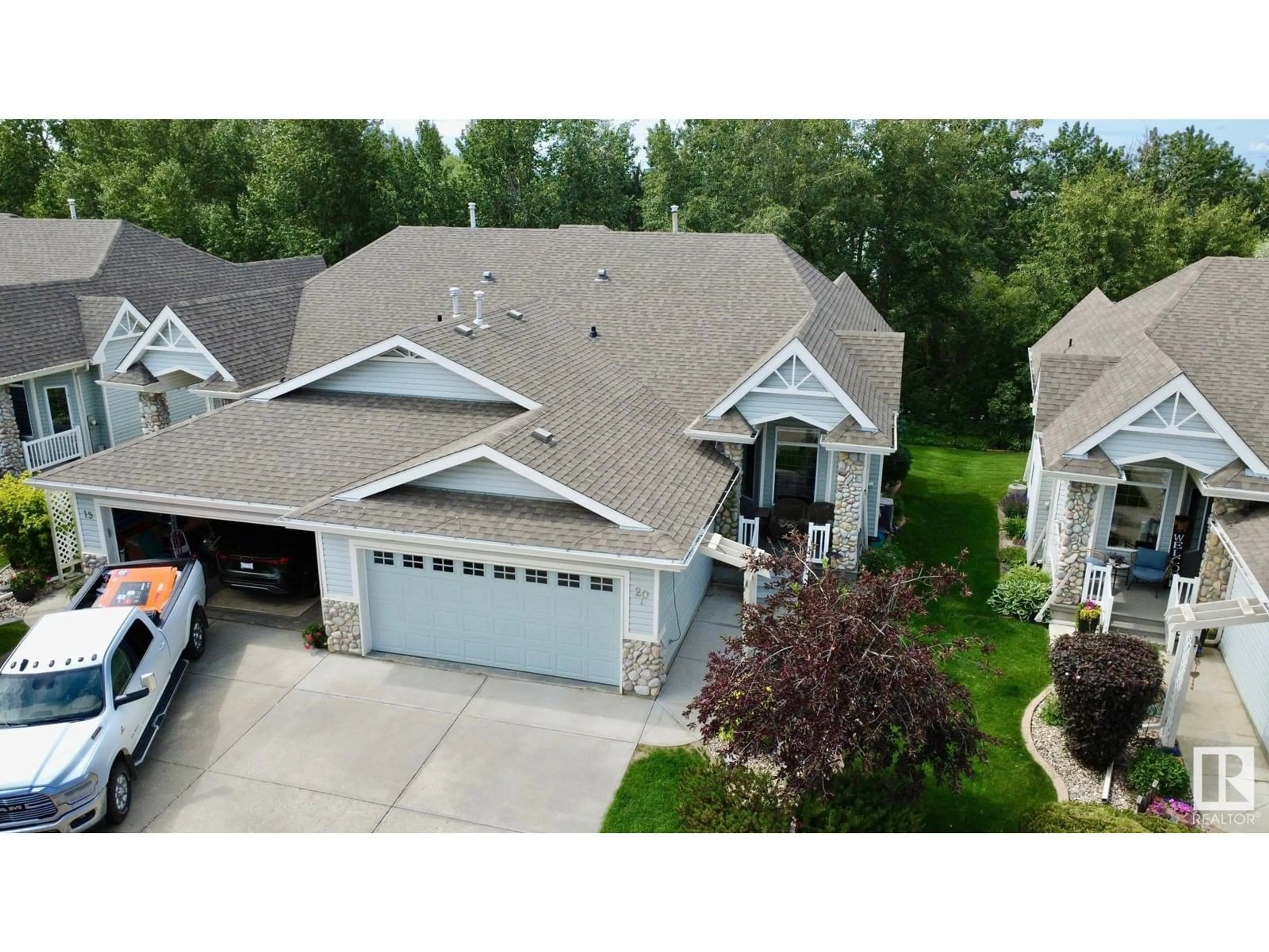 A pic from outside/outdoor area/front of a property/back of a property/a pic from drone, street for 20 BRIARWOOD VG, Stony Plain Alberta T7Z2Y7