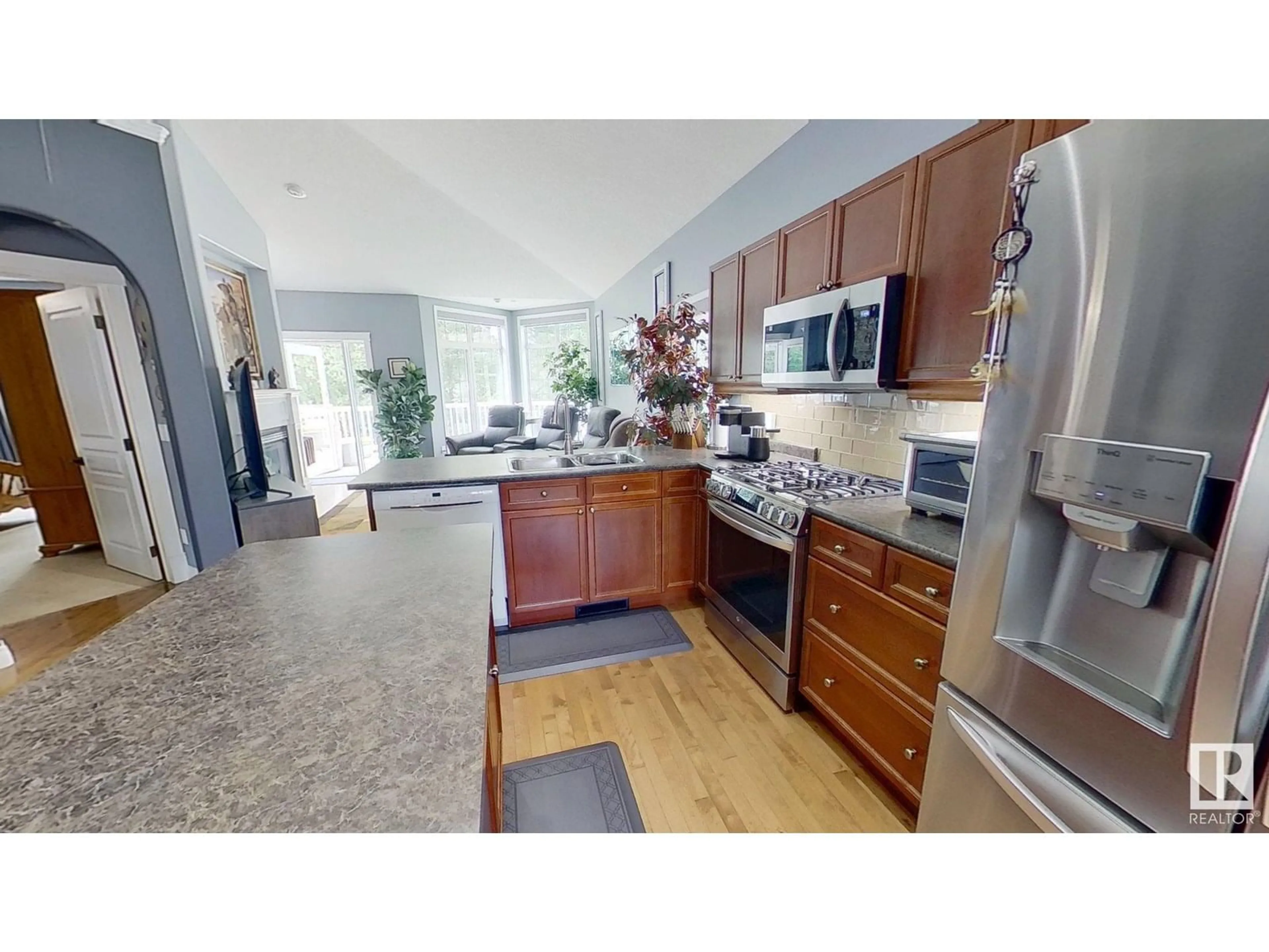 Open concept kitchen, ceramic/tile floor for 20 BRIARWOOD VG, Stony Plain Alberta T7Z2Y7