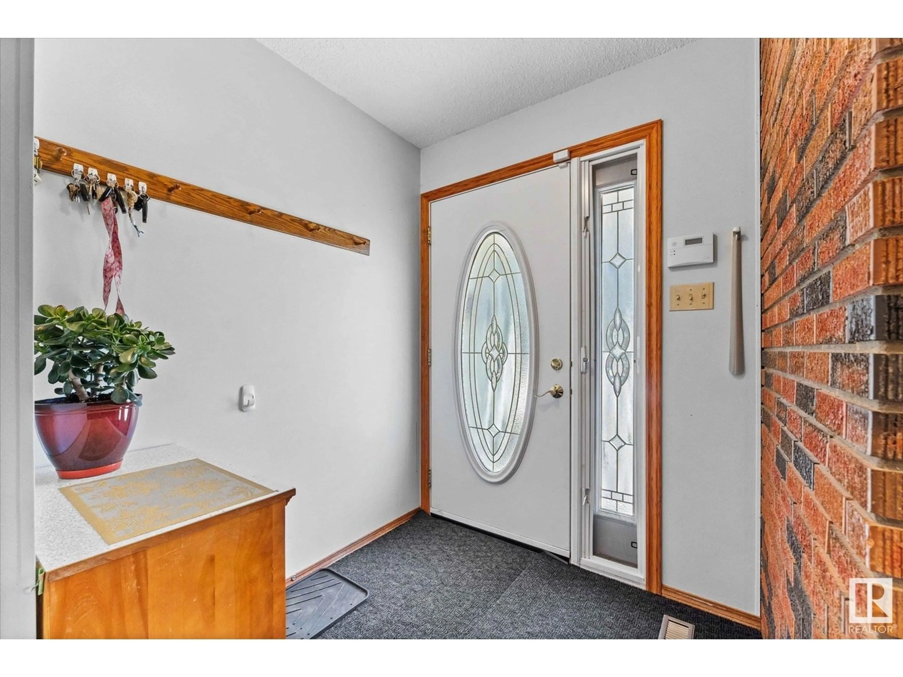Indoor entryway for NW - 2137 85 ST, Edmonton Alberta T6K2G1