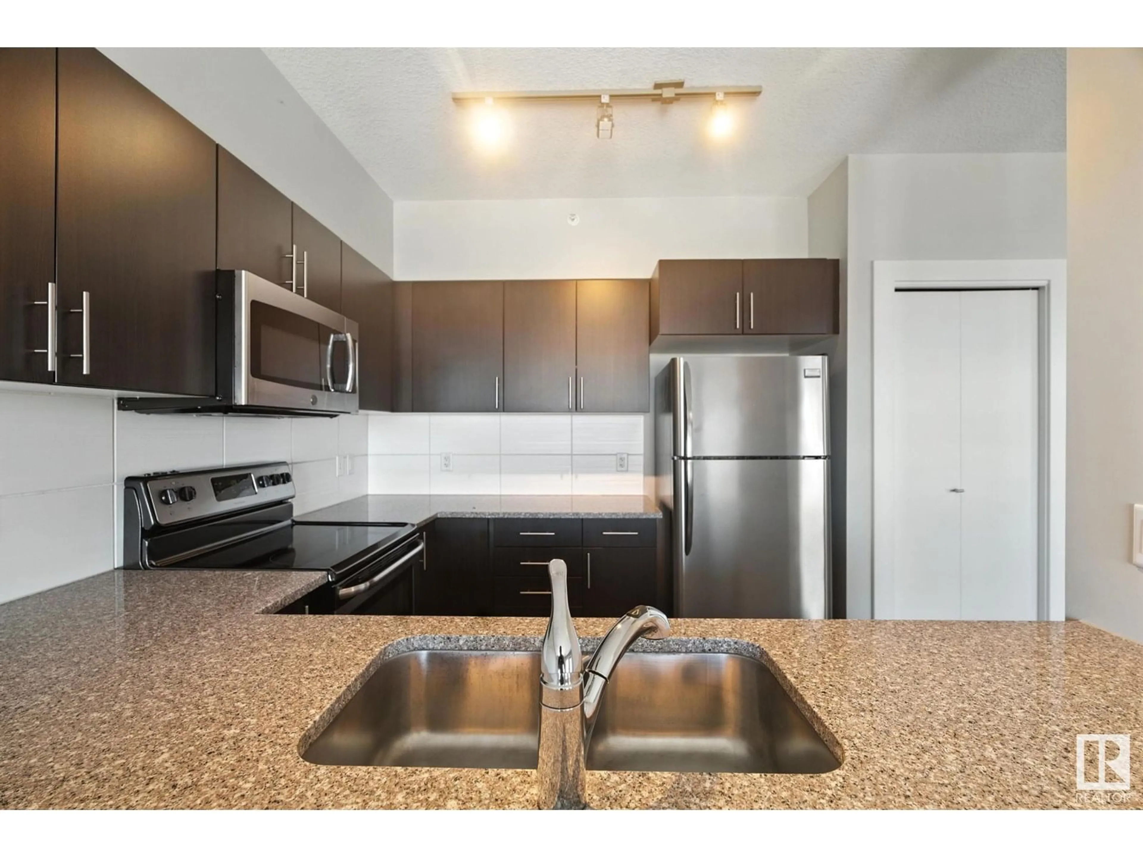 Standard kitchen, unknown for 1306 104 ST NW, Edmonton Alberta T5J0B6