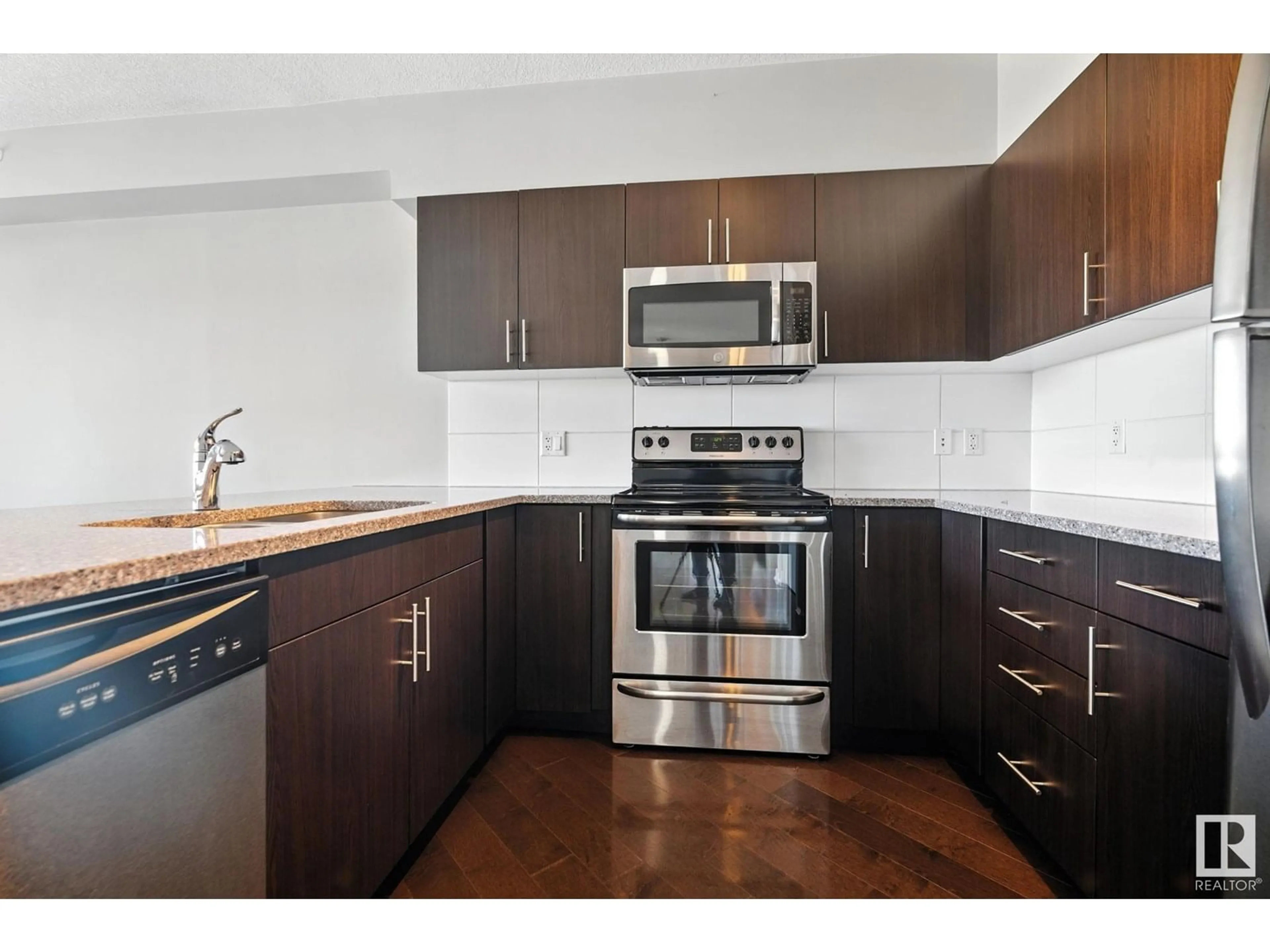 Standard kitchen, unknown for 1306 104 ST NW, Edmonton Alberta T5J0B6