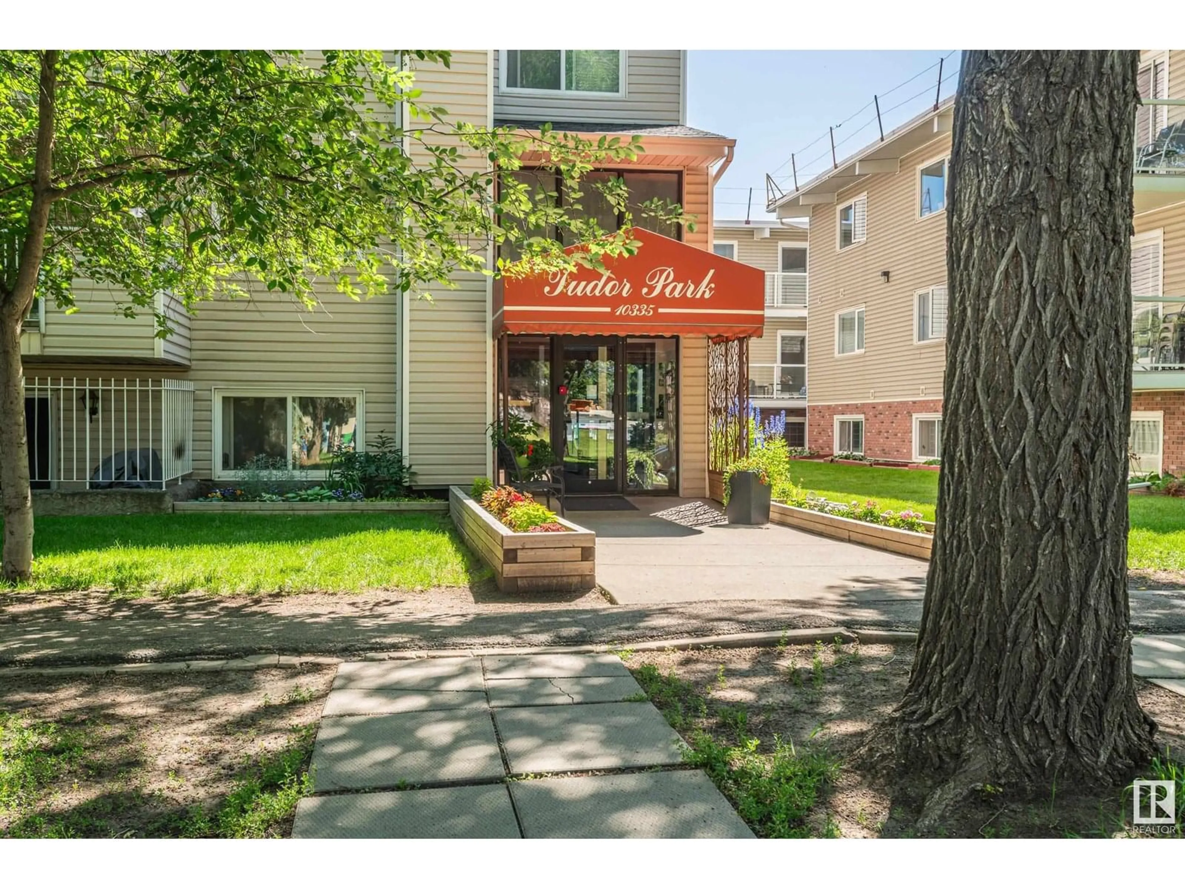 Patio, street for #206 - 10335 118 ST, Edmonton Alberta T5K1Y6