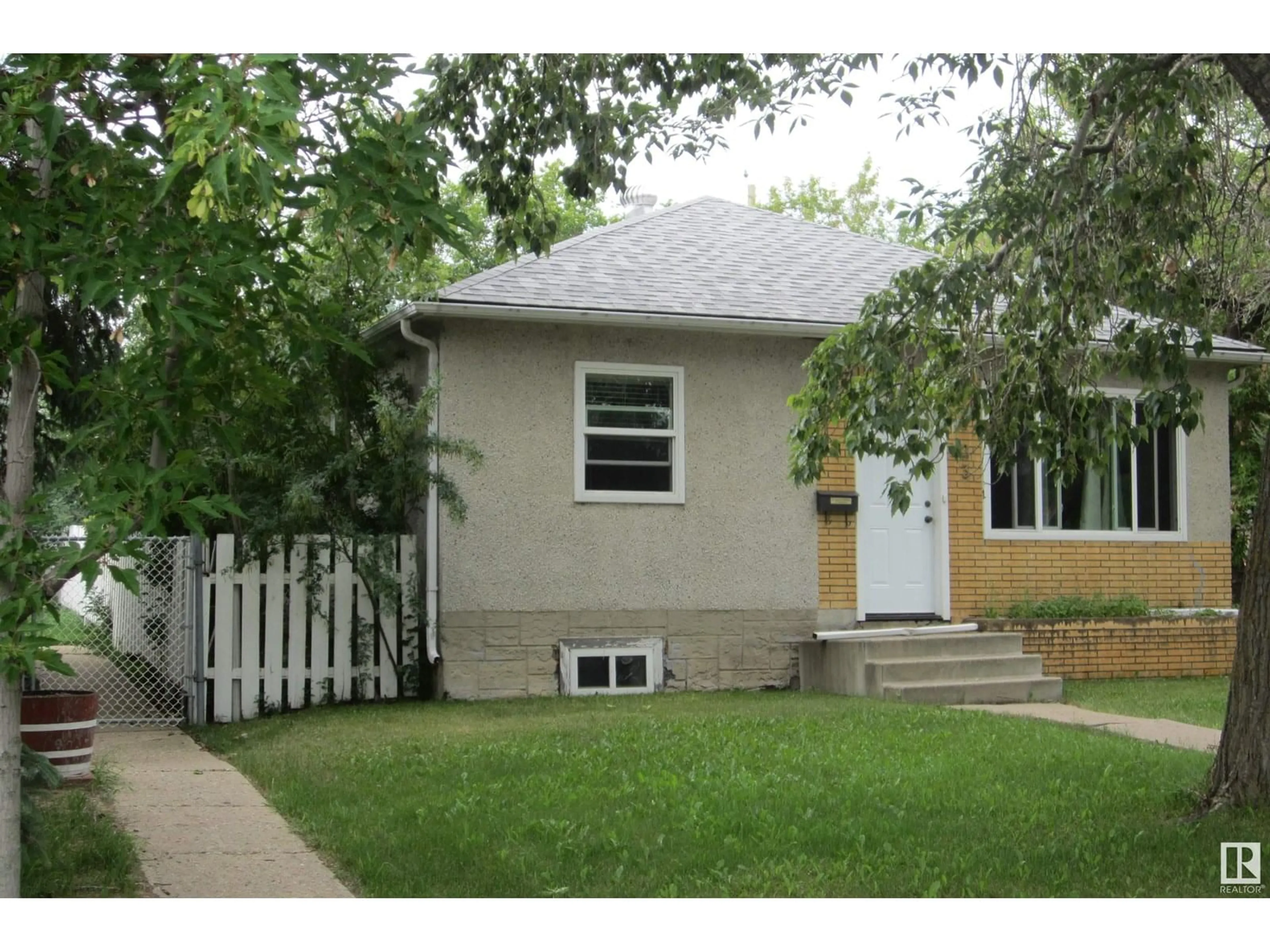 Home with vinyl exterior material, street for 4423 47TH AV, Leduc Alberta T9E5T1