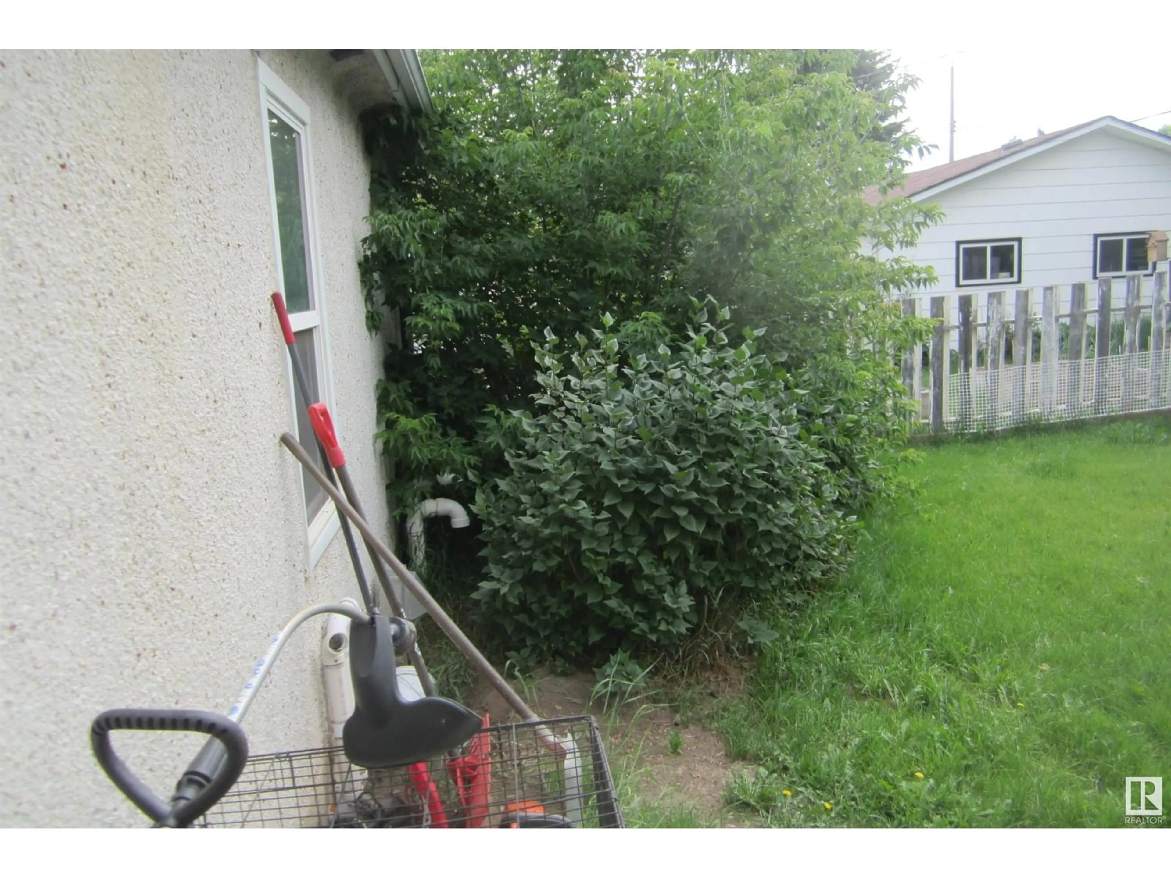 Blurry image for 4423 47TH AV, Leduc Alberta T9E5T1