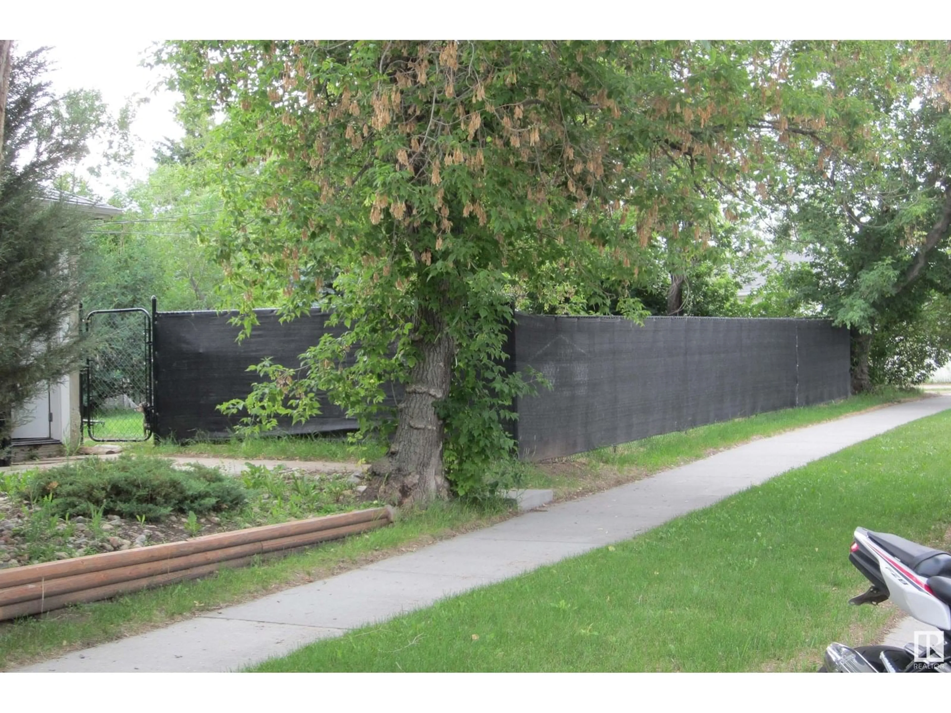 Unknown for 4423 47TH AV, Leduc Alberta T9E5T1