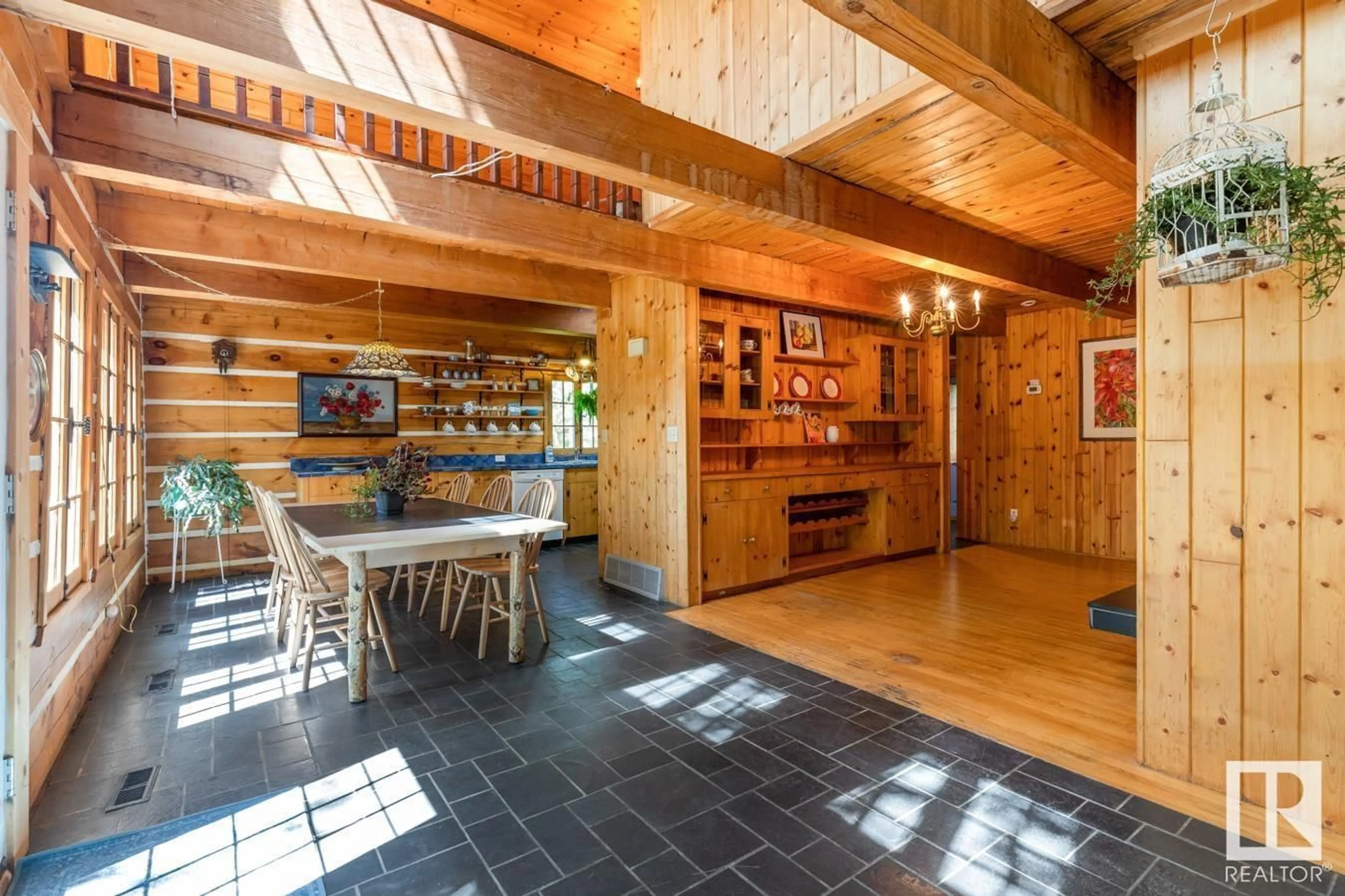 Indoor foyer for 52343 - 259 RGE ROAD 211, Rural Strathcona County Alberta T8G1A6