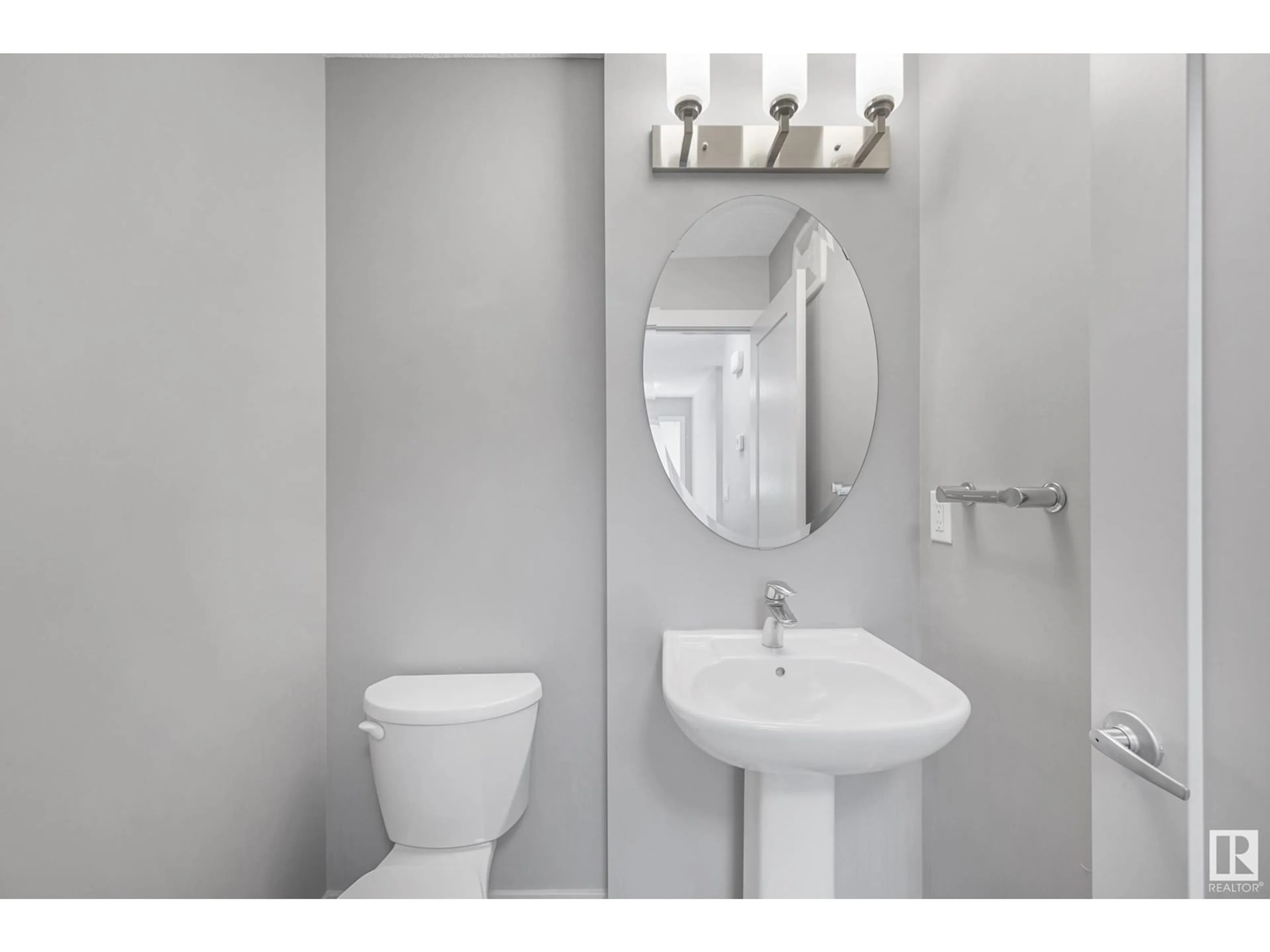 Standard bathroom, ceramic/tile floor for 16704 14 AV, Edmonton Alberta T6W3C3