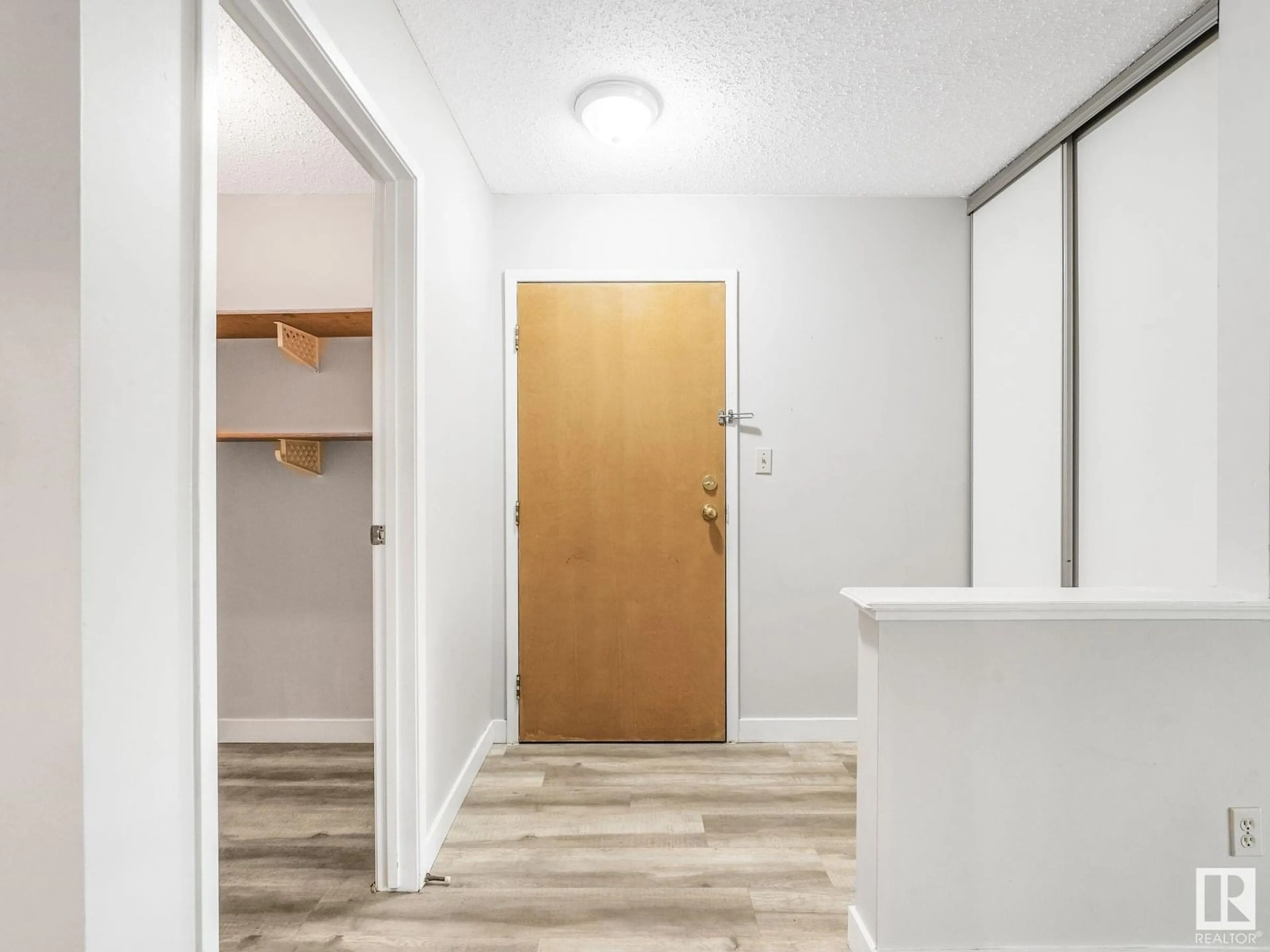Indoor entryway for 305 AKINS DR, St. Albert Alberta T8N2P4