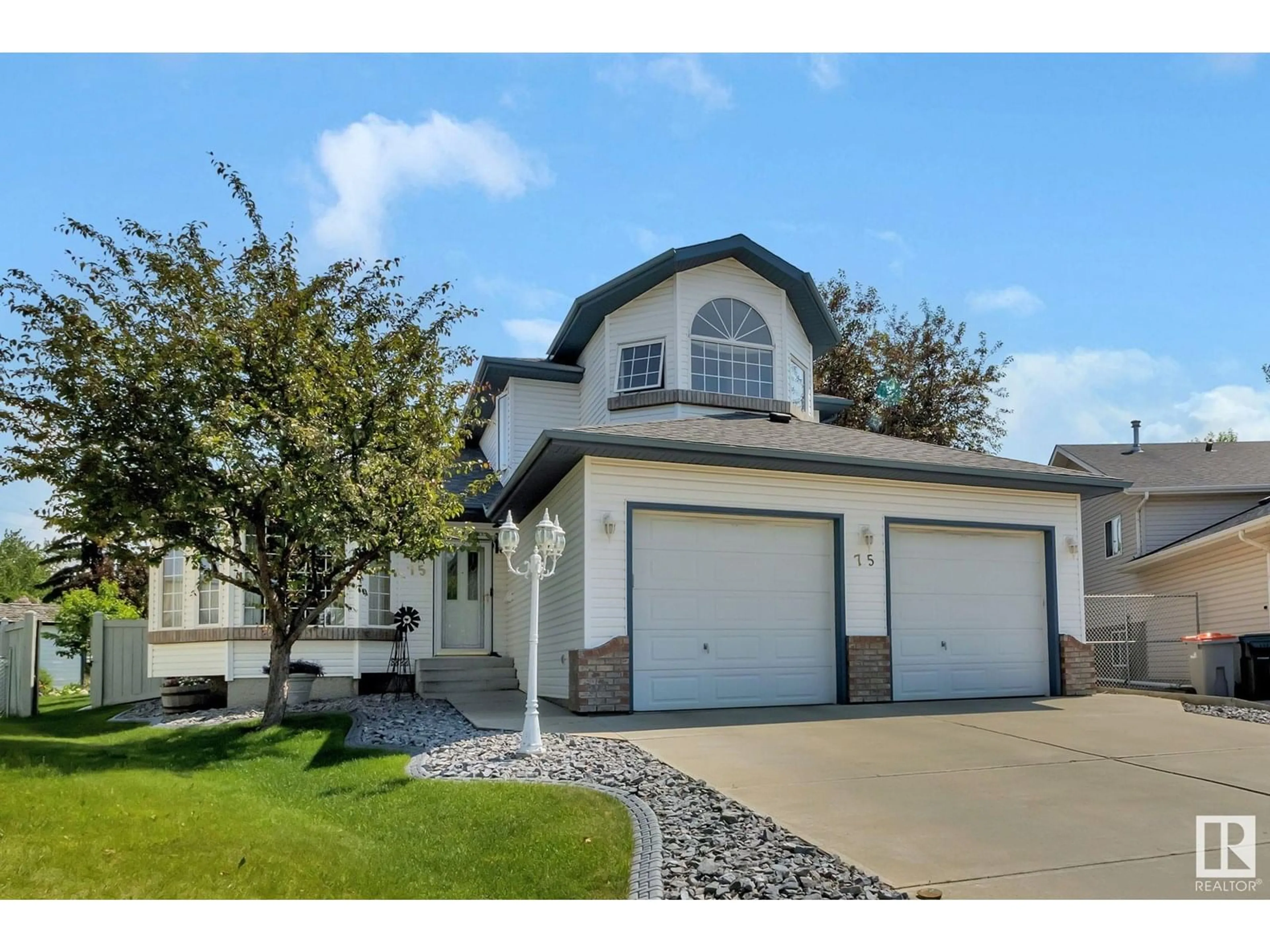 Home with vinyl exterior material, street for 75 IRONWOOD FAIRWAY, Stony Plain Alberta T7Z2K8