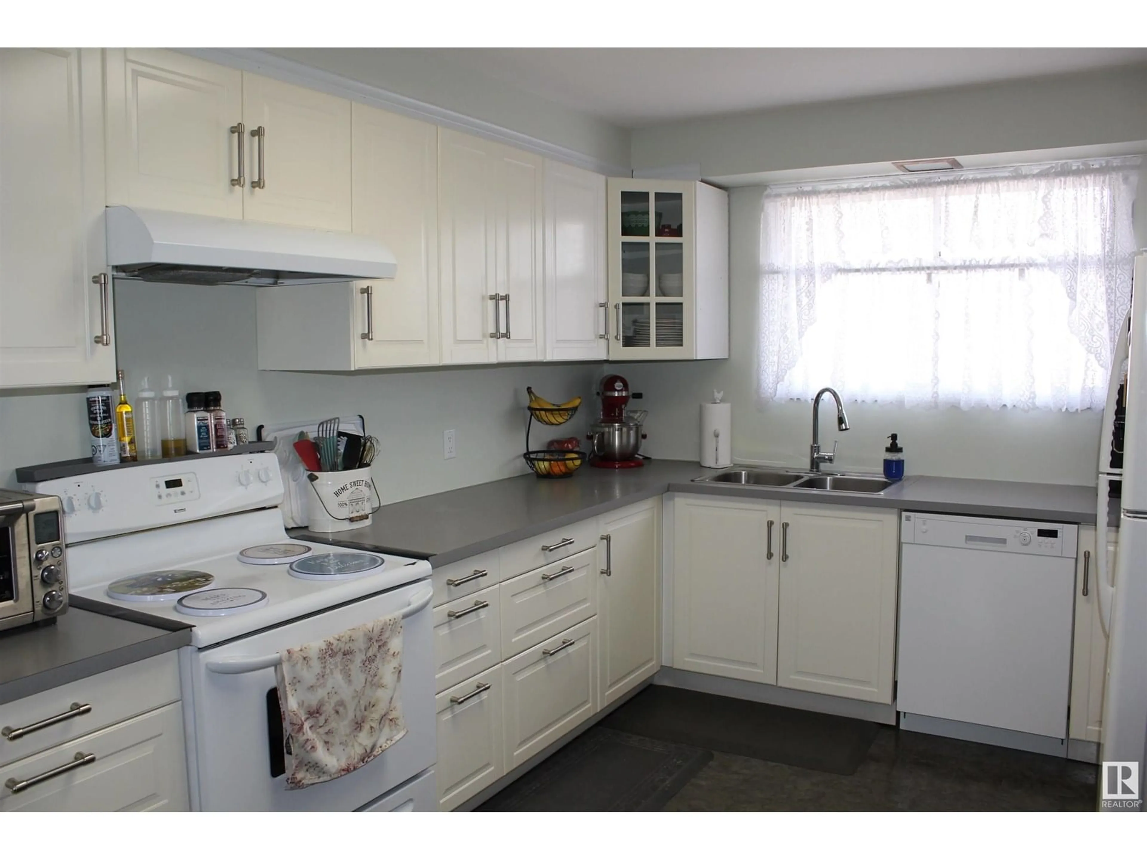 Standard kitchen, unknown for 4818 54 AV, Elk Point Alberta T0A1A0