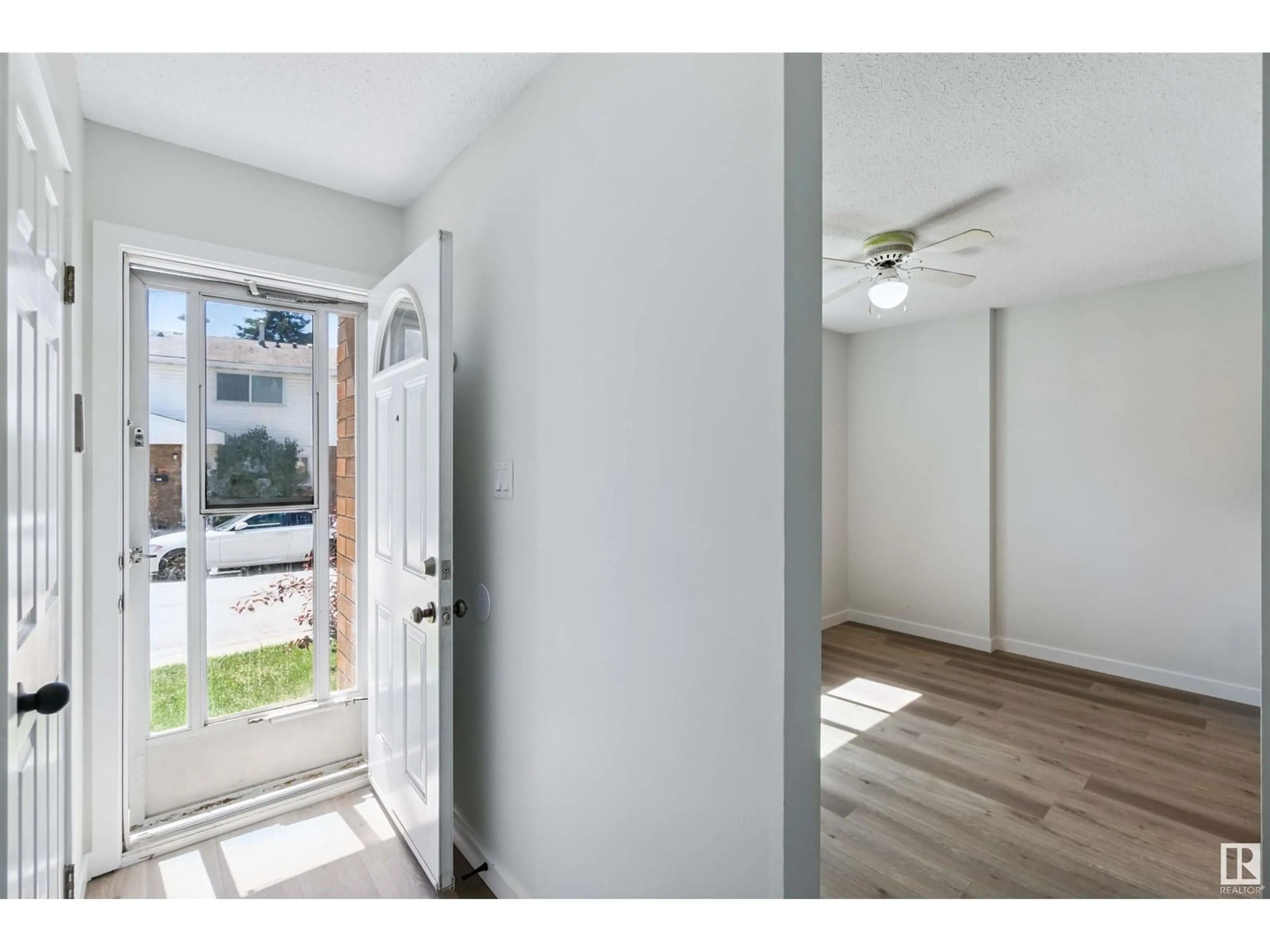 Indoor entryway for NW - 1096 MILLBOURNE E, Edmonton Alberta T6K1W1