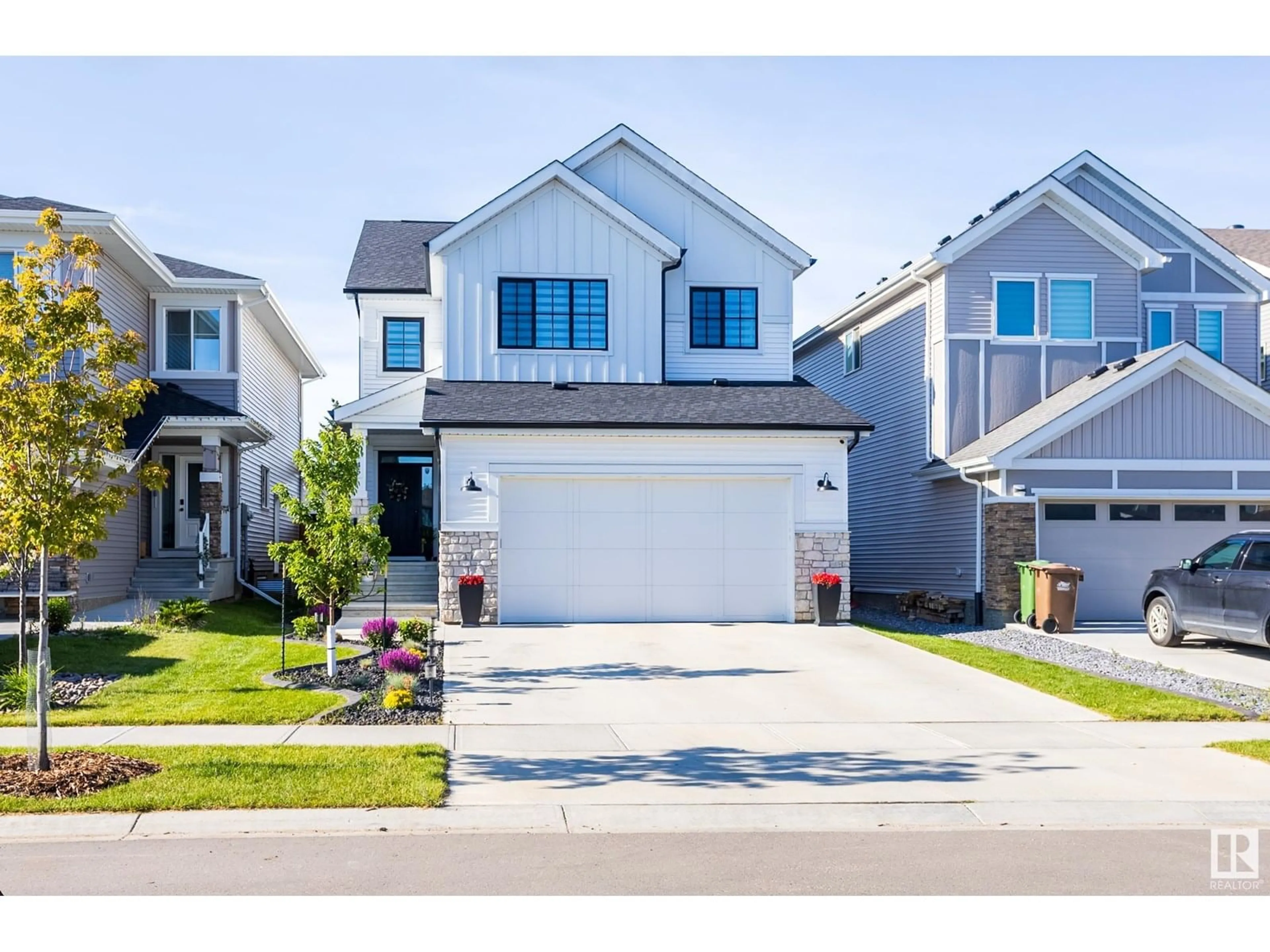 Home with vinyl exterior material, street for 45 JAMISON CR, St. Albert Alberta T8N7X7