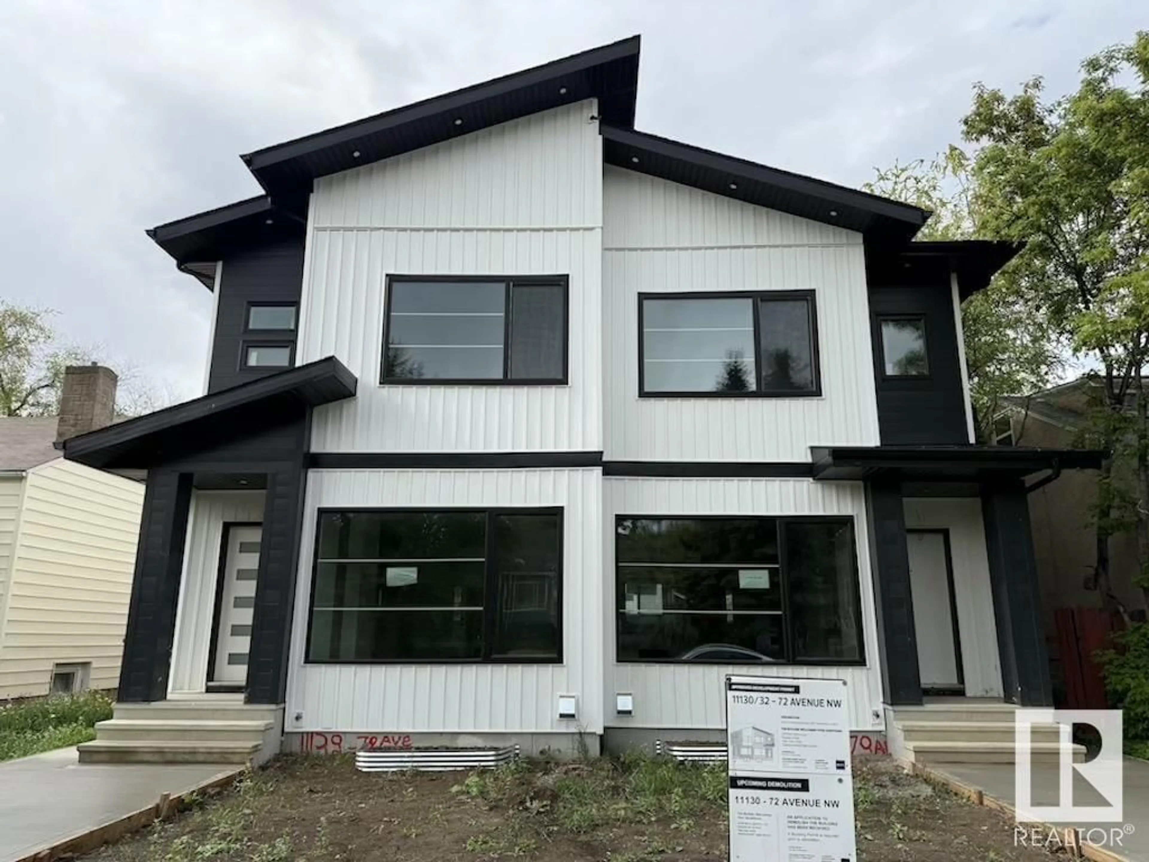Home with vinyl exterior material, building for 11130 72 AV, Edmonton Alberta T6G0B2