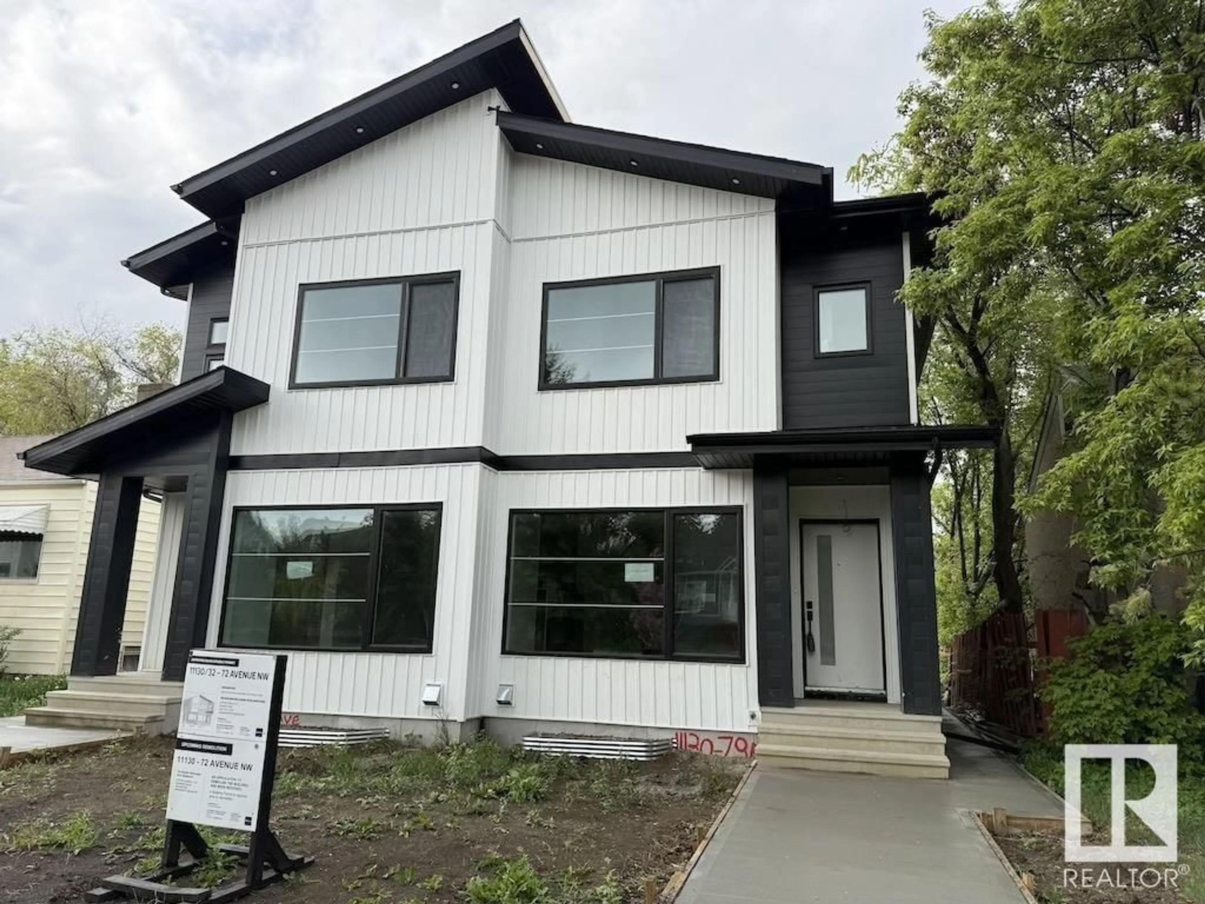 Home with vinyl exterior material, unknown for 11130 72 AV, Edmonton Alberta T6G0B2