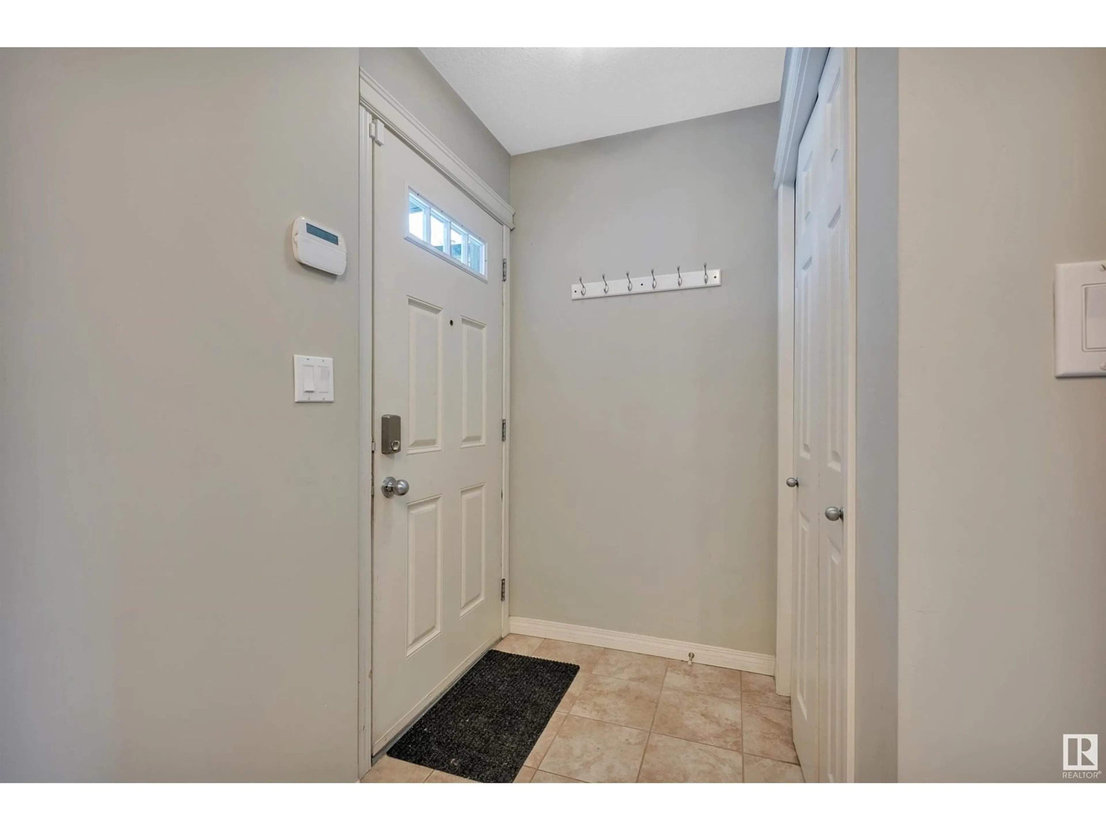 Indoor entryway for #4 - 11721 92 ST, Edmonton Alberta T5G1A2
