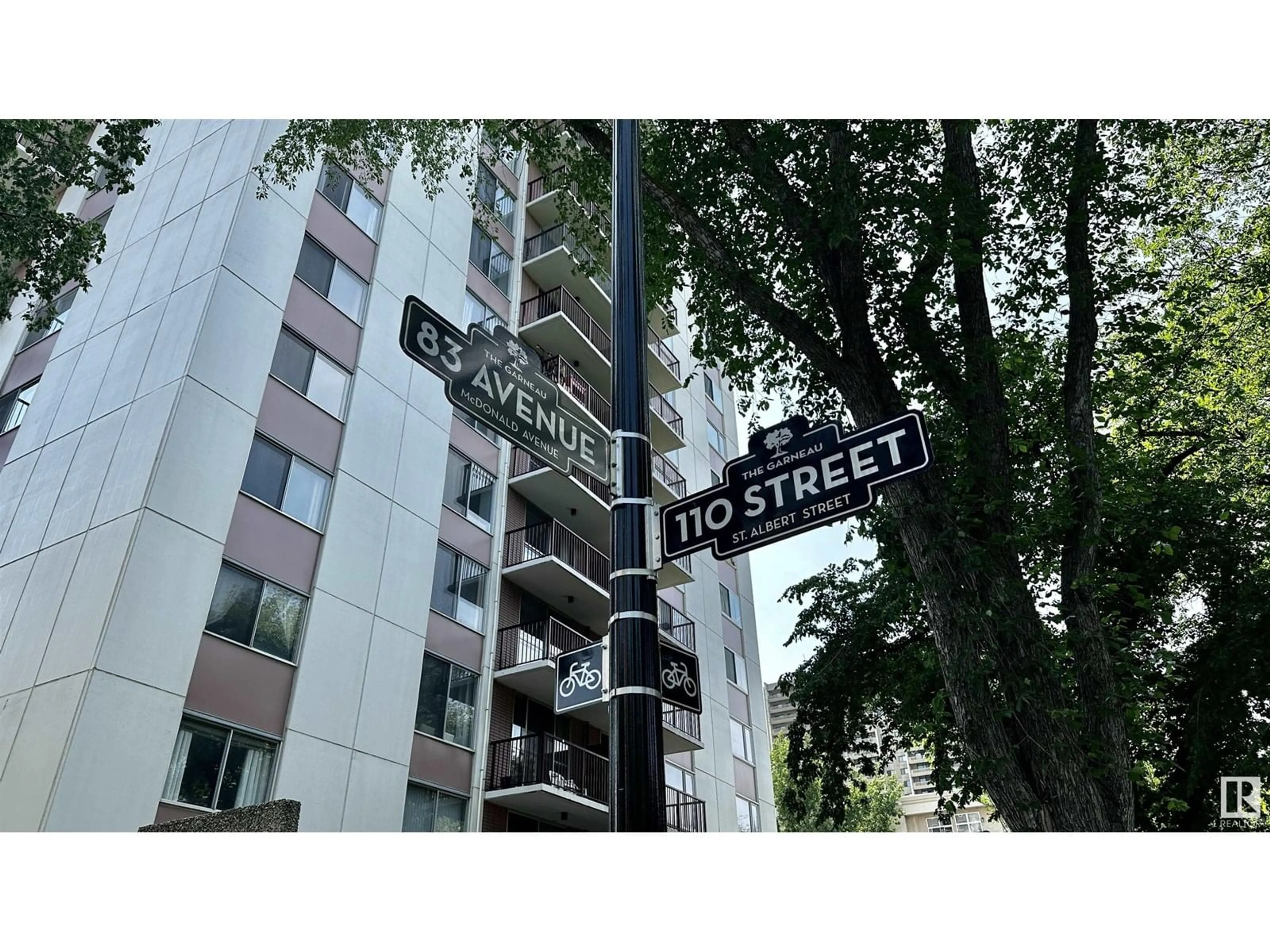 Parking for 1005 11007 83 AV NW, Edmonton Alberta T6G0T9