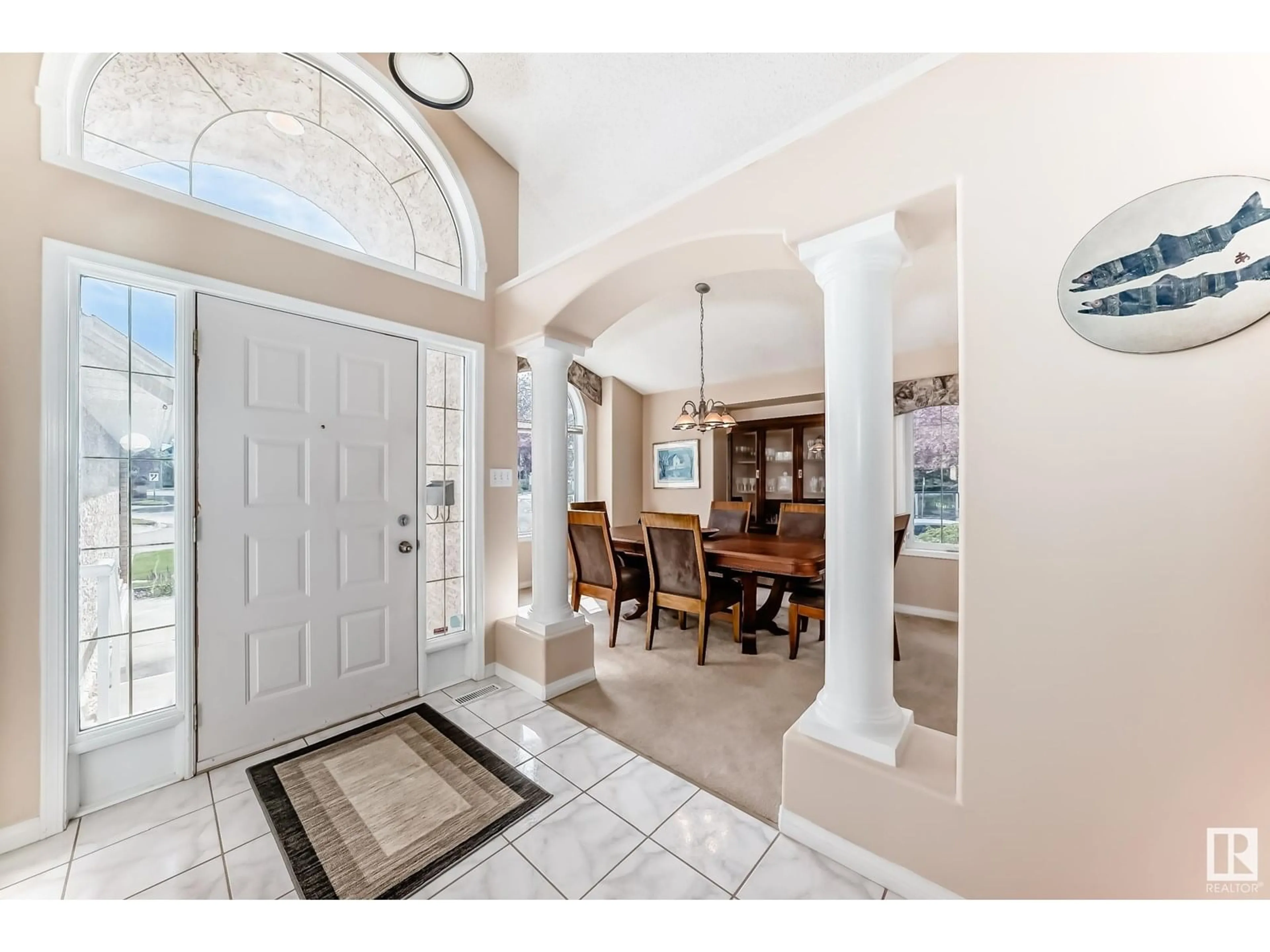 Indoor entryway for 2014 HADDOW DR, Edmonton Alberta T6R2P2