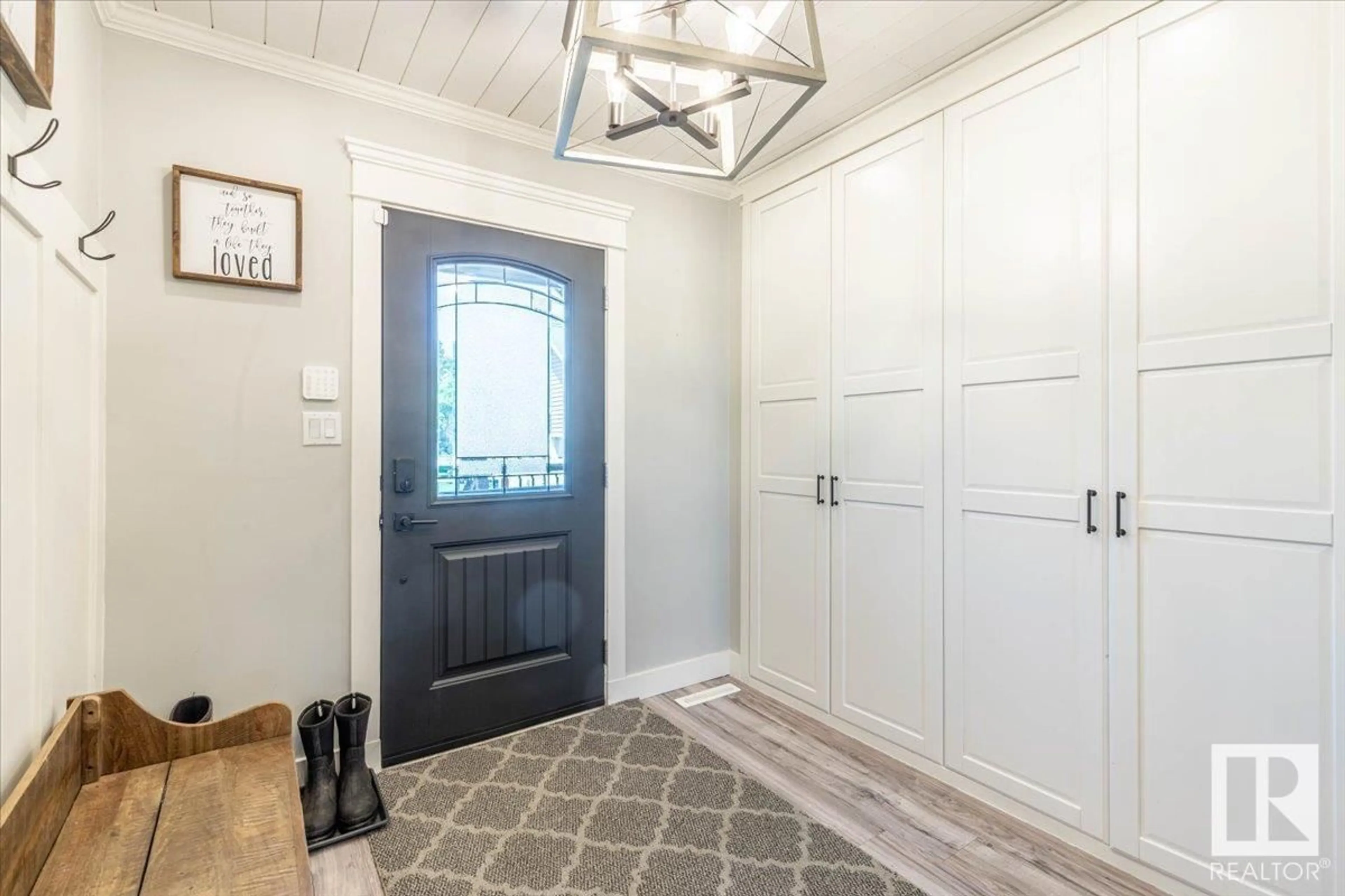 Indoor entryway for 462019 RGE ROAD 255, Rural Wetaskiwin County Alberta T9A1W8