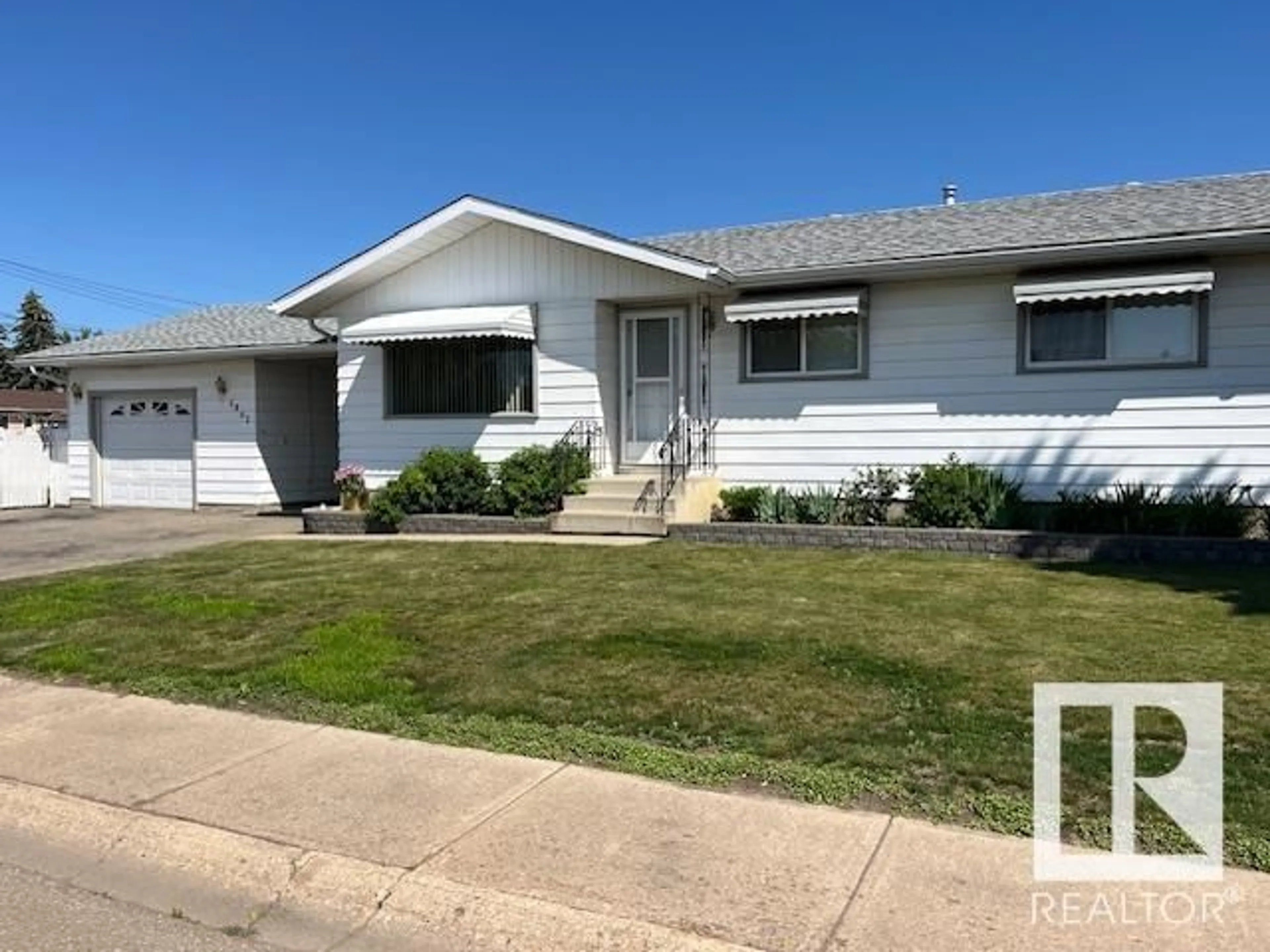 Home with vinyl exterior material, street for 5802 54 ST, Vegreville Alberta T9C1J5
