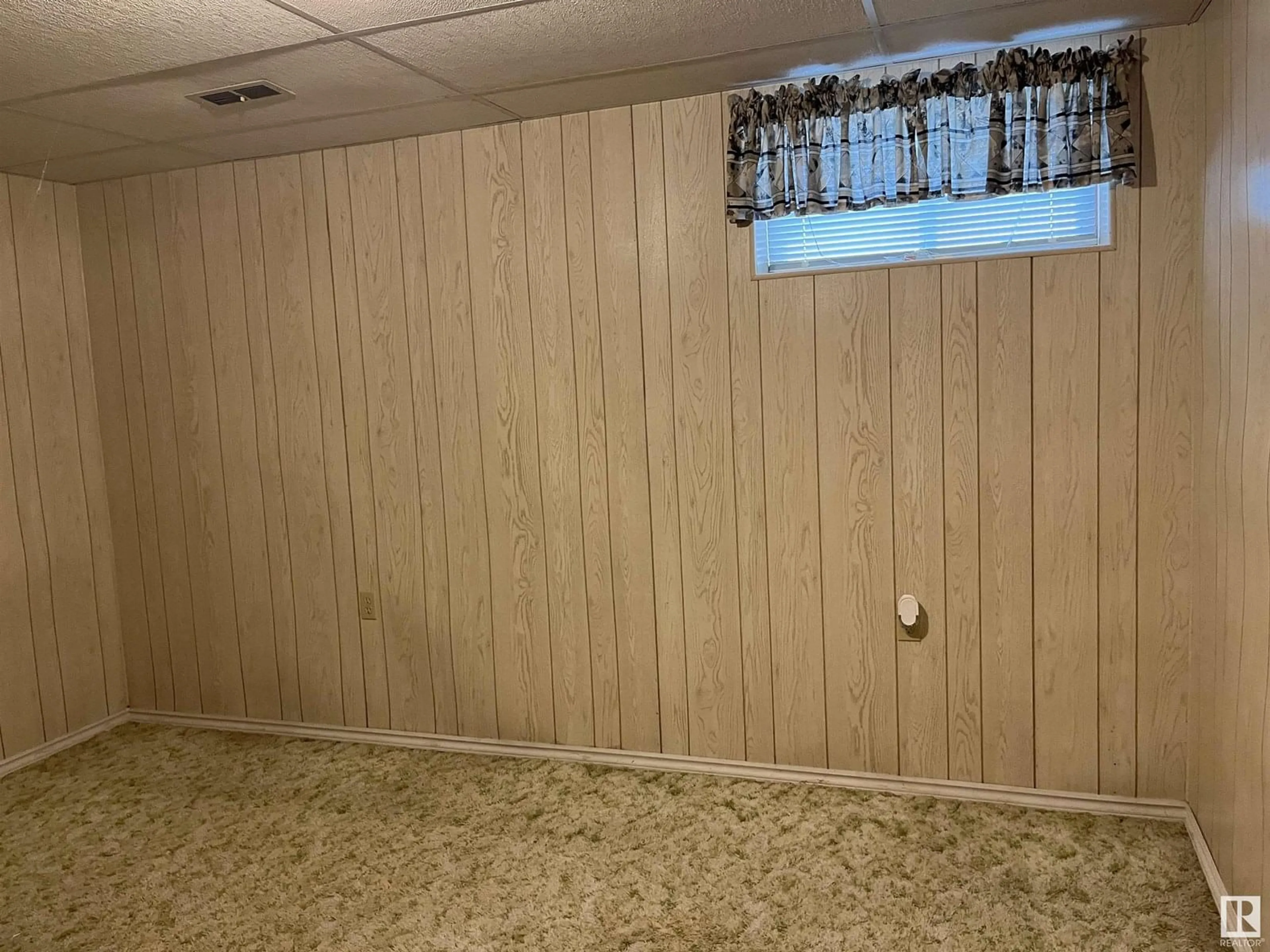 A pic of a room for 5802 54 ST, Vegreville Alberta T9C1J5