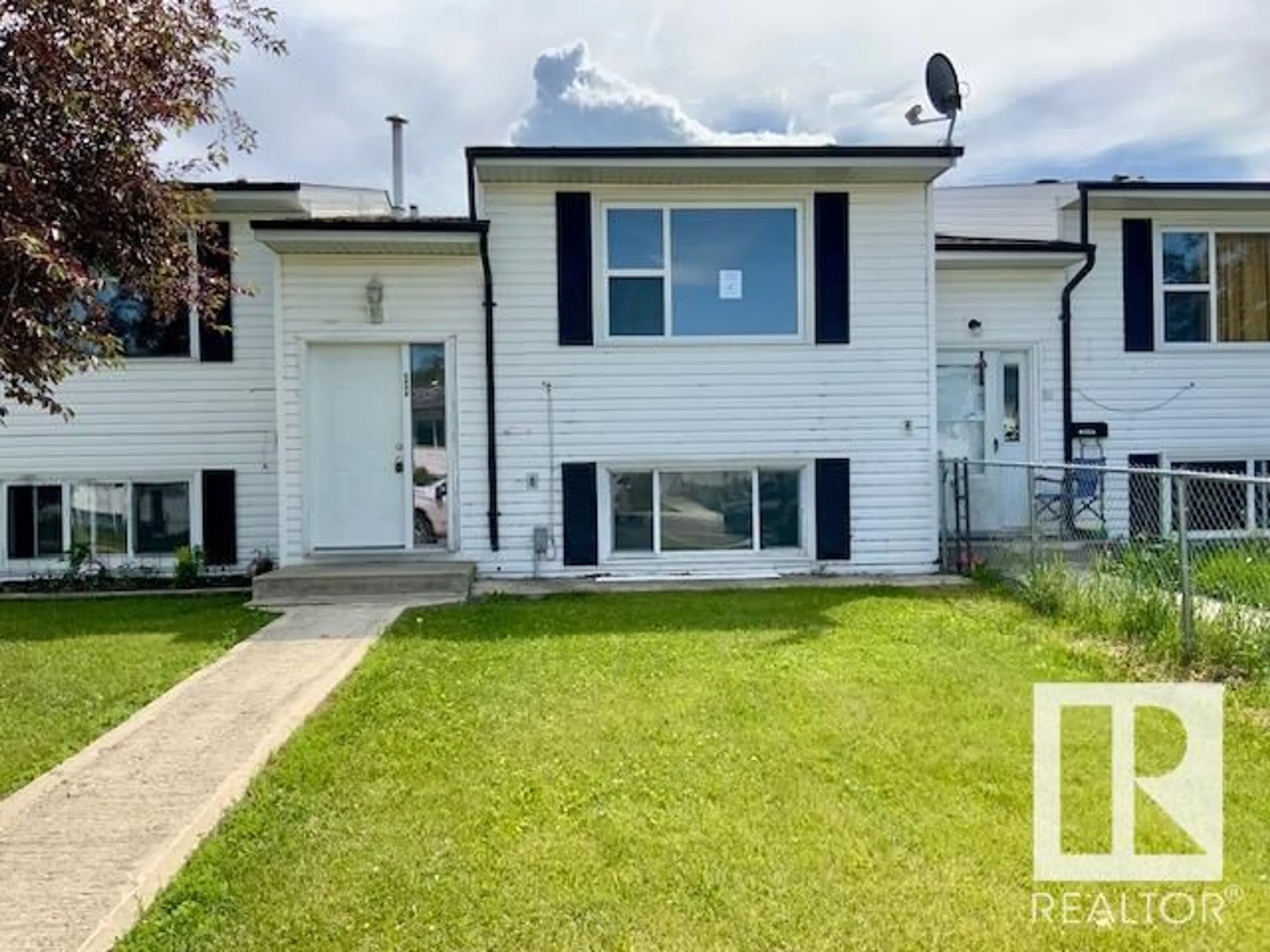 Home with vinyl exterior material, street for 5115 55 AV, Wetaskiwin Alberta T9A2P3