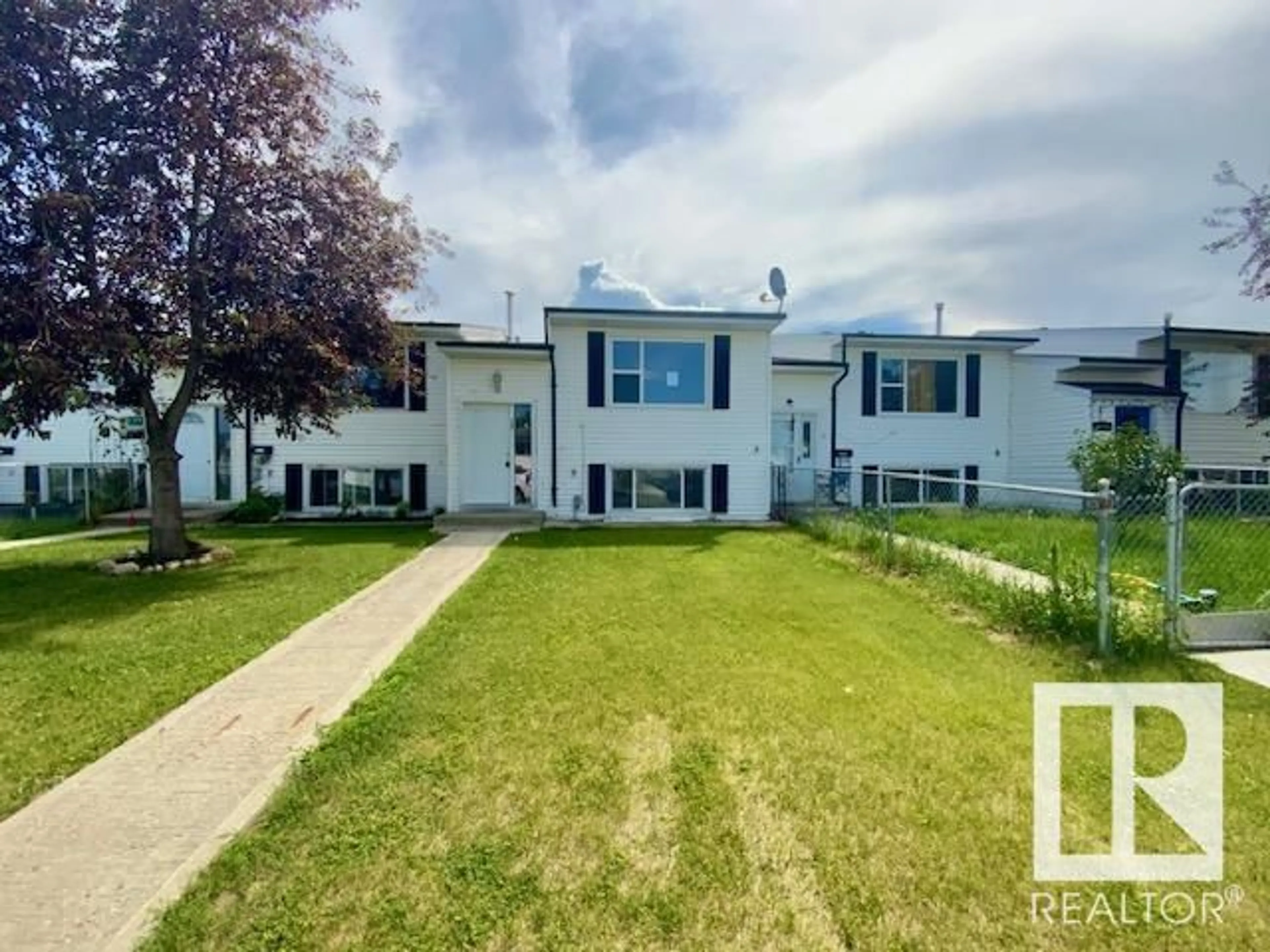 A pic from outside/outdoor area/front of a property/back of a property/a pic from drone, street for 5115 55 AV, Wetaskiwin Alberta T9A2P3