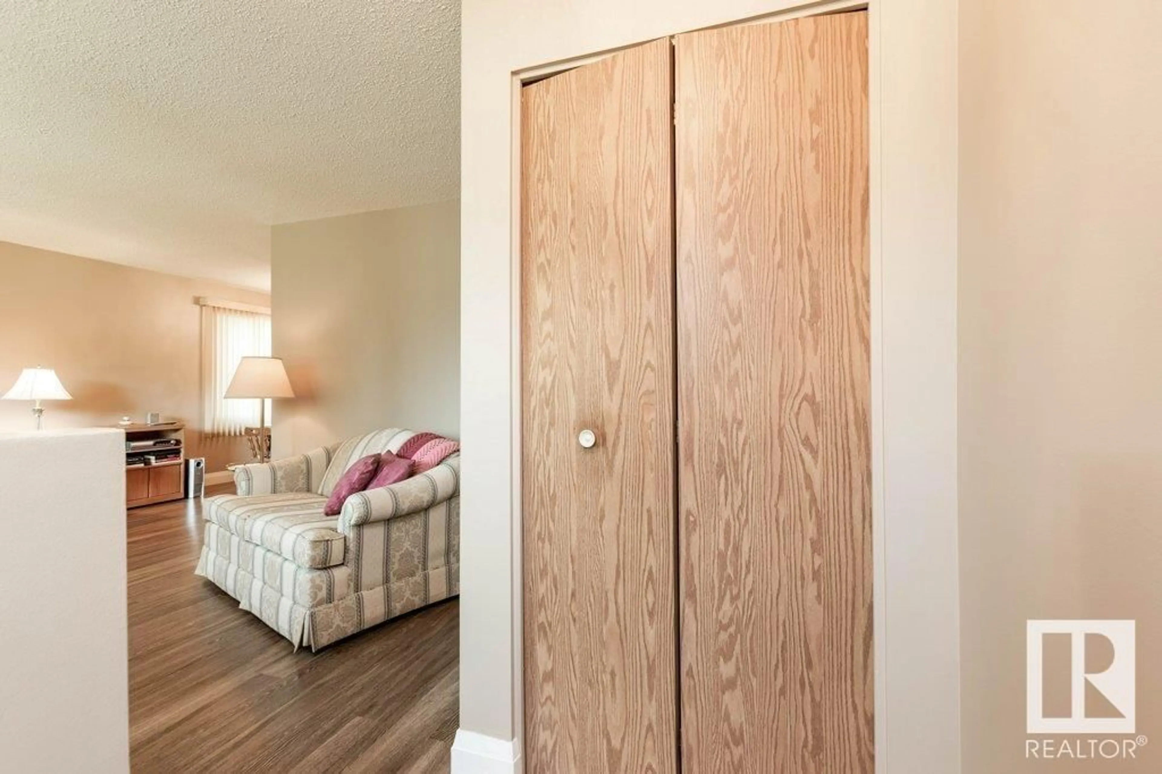Indoor entryway for NW - 76 HENRY AV, Edmonton Alberta T5A2X9