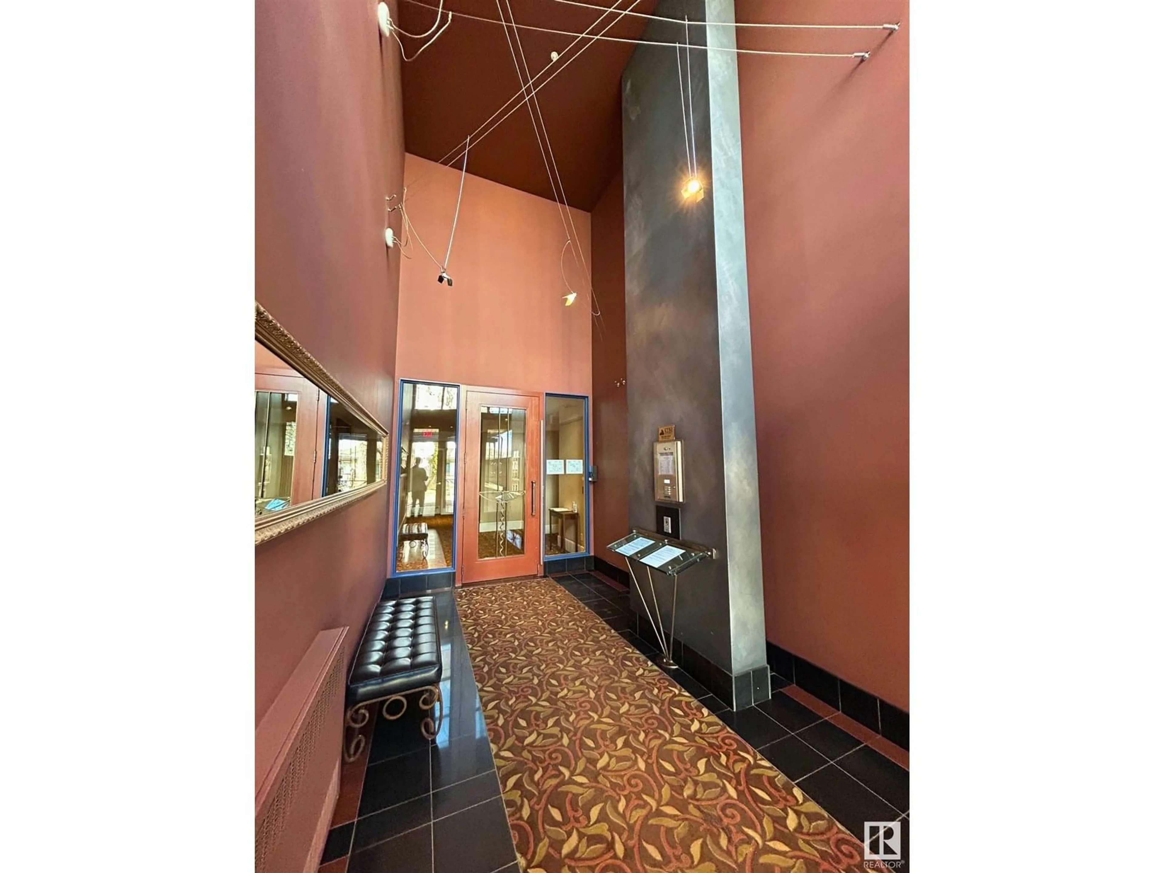Indoor foyer for 105 - 11415 100 AV, Edmonton Alberta T5K0J5