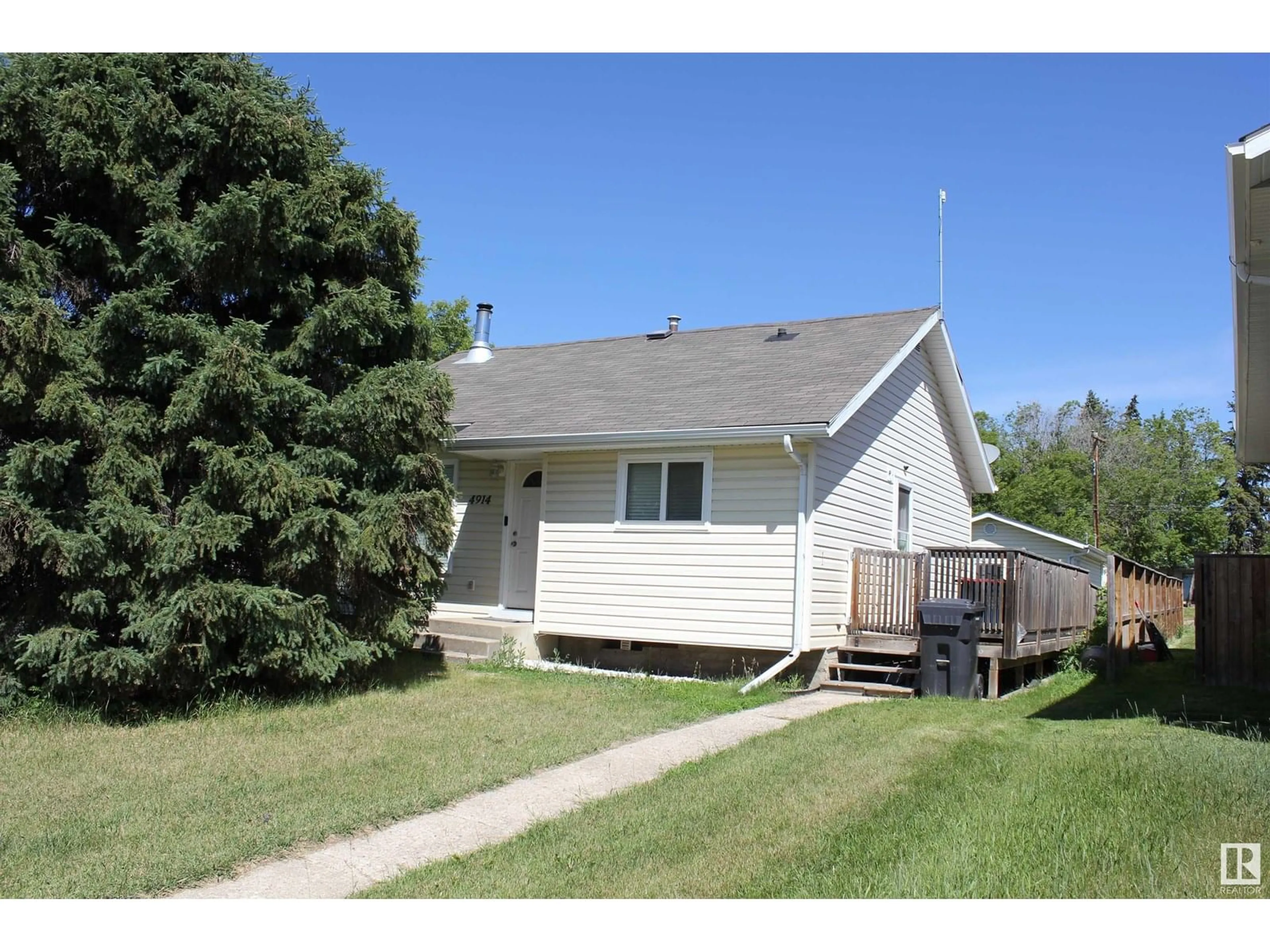 Home with vinyl exterior material, street for 4914 51 AV, Elk Point Alberta T0A1A0