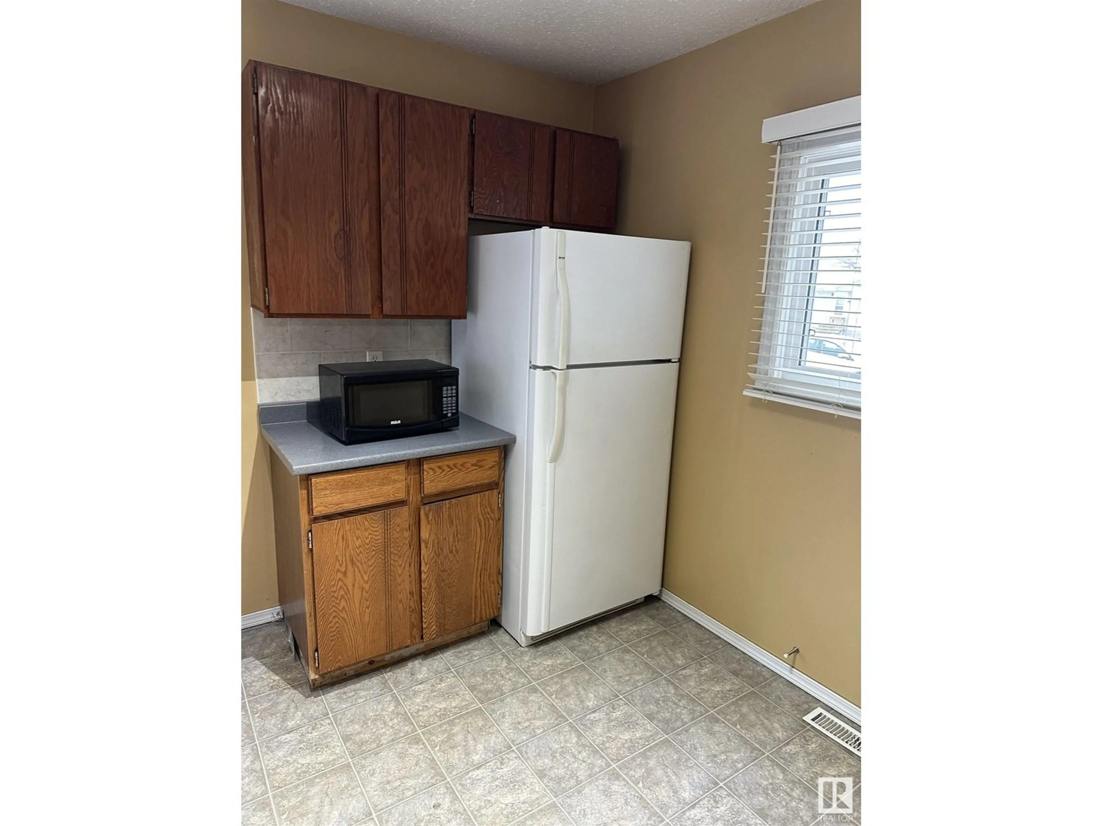 Standard kitchen, unknown for 4914 51 AV, Elk Point Alberta T0A1A0
