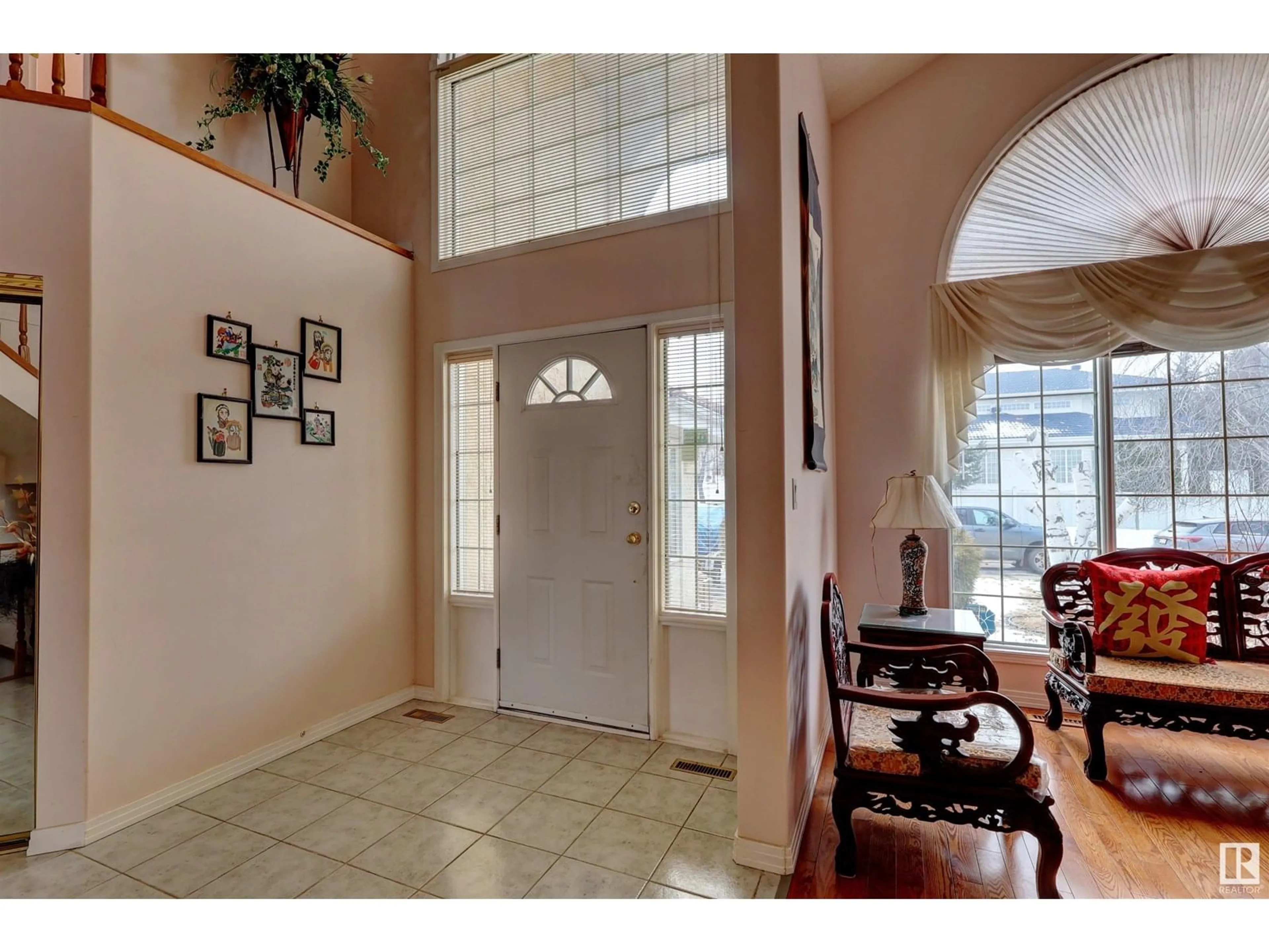 Indoor entryway for 15 CORMACK CR, Edmonton Alberta T6R2E7