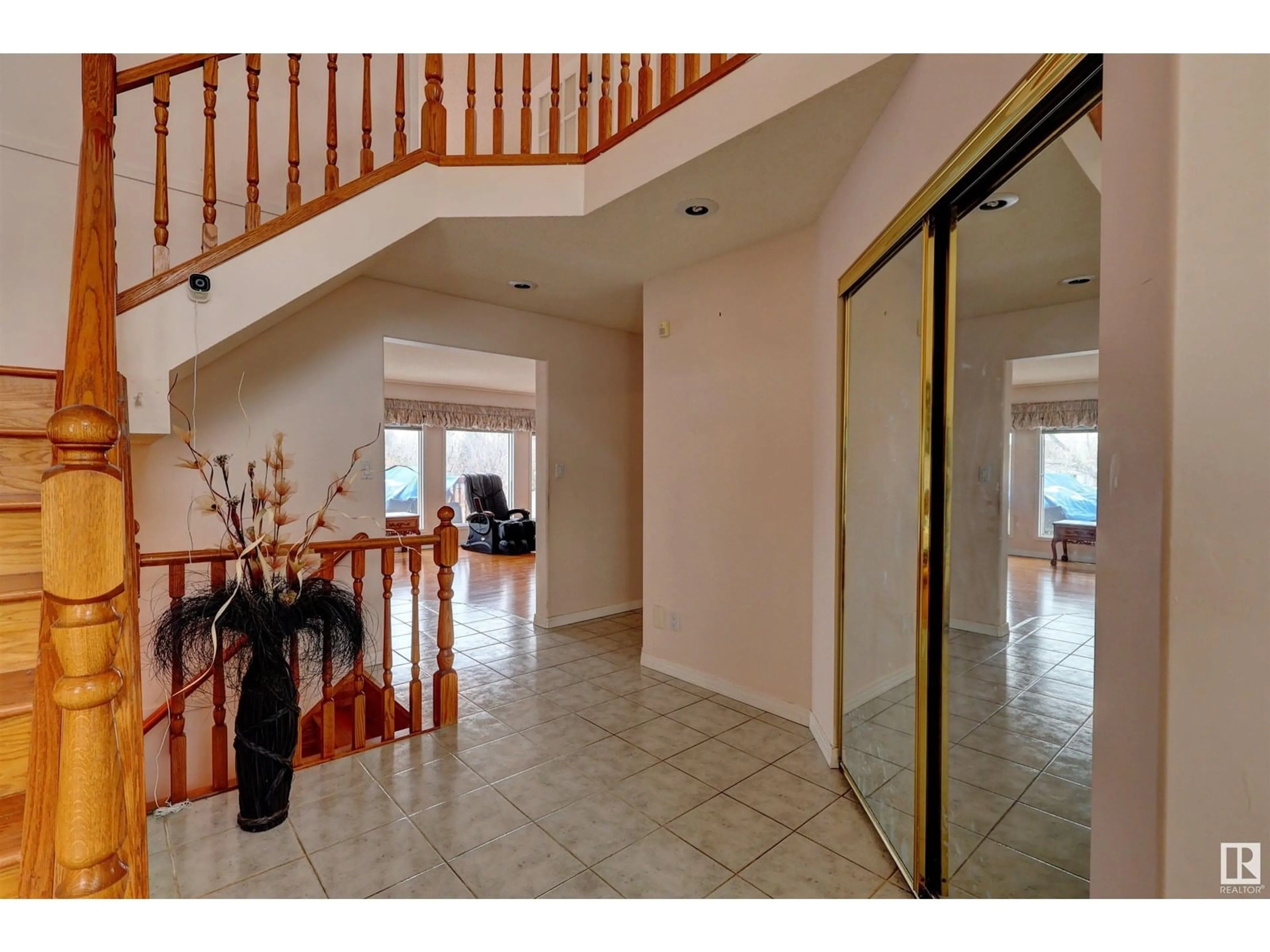 Indoor foyer for 15 CORMACK CR, Edmonton Alberta T6R2E7