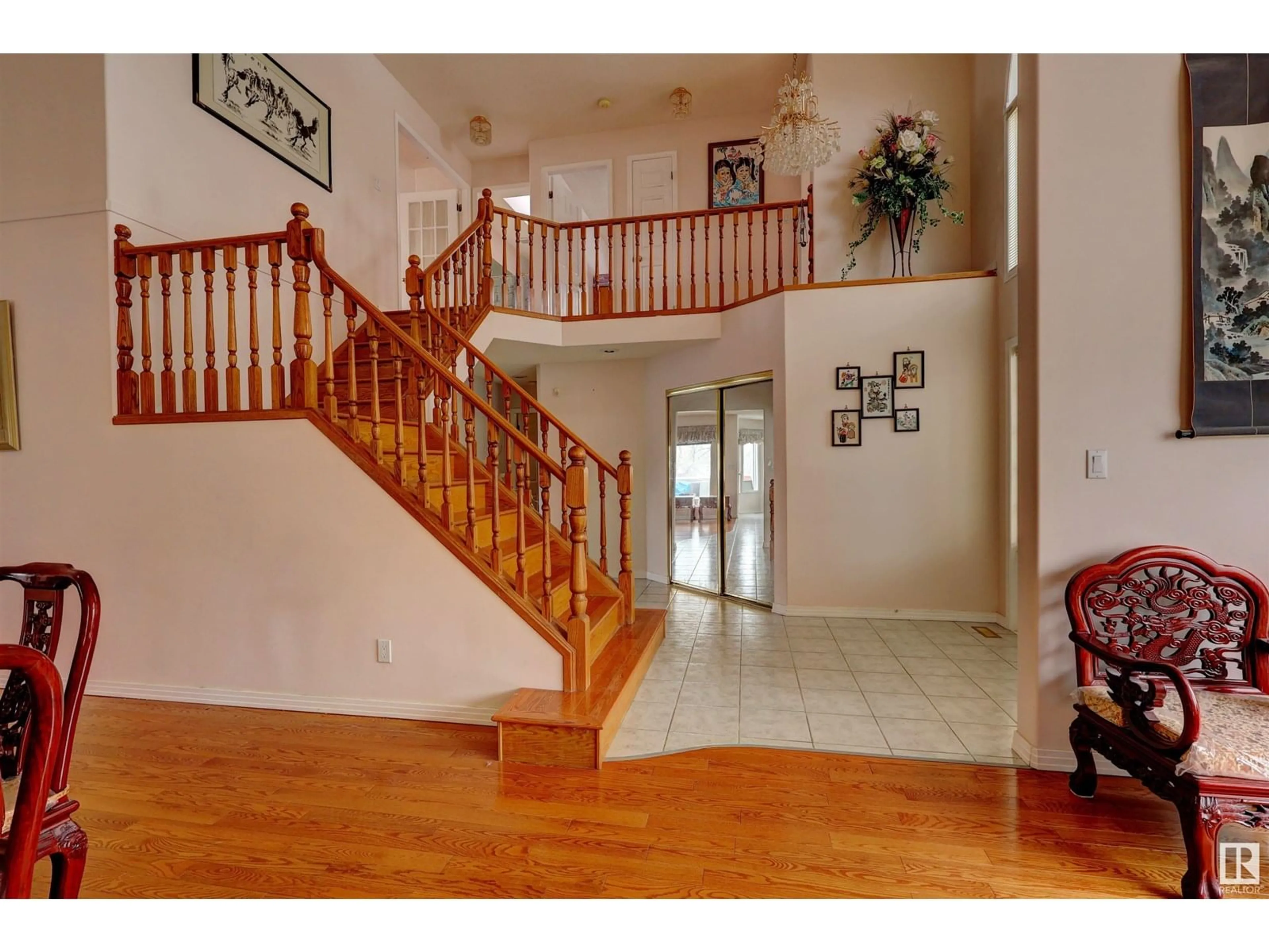 Indoor foyer for 15 CORMACK CR, Edmonton Alberta T6R2E7