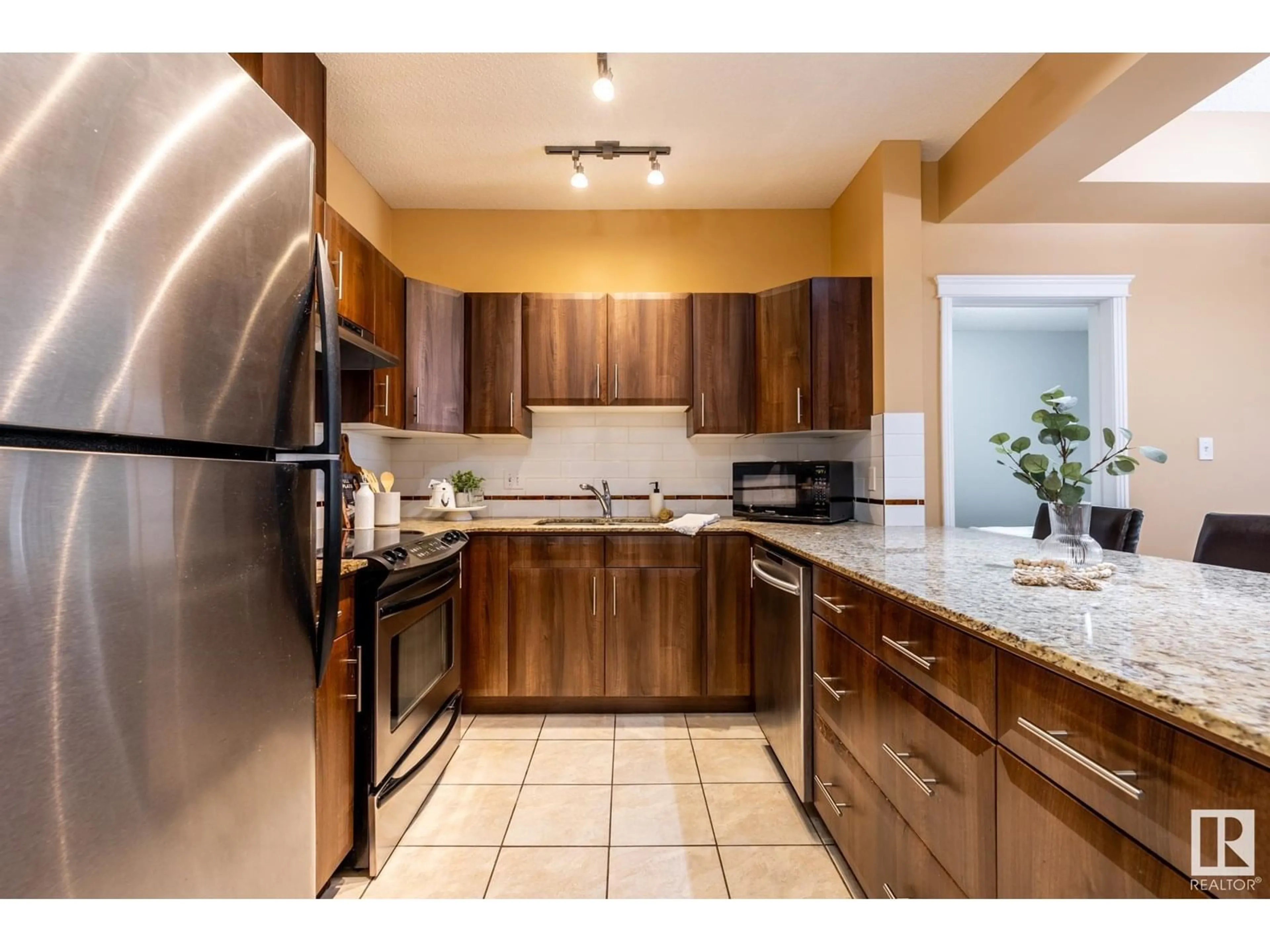 Standard kitchen, ceramic/tile floor for 209 - 10333 112 ST, Edmonton Alberta T5K0B4