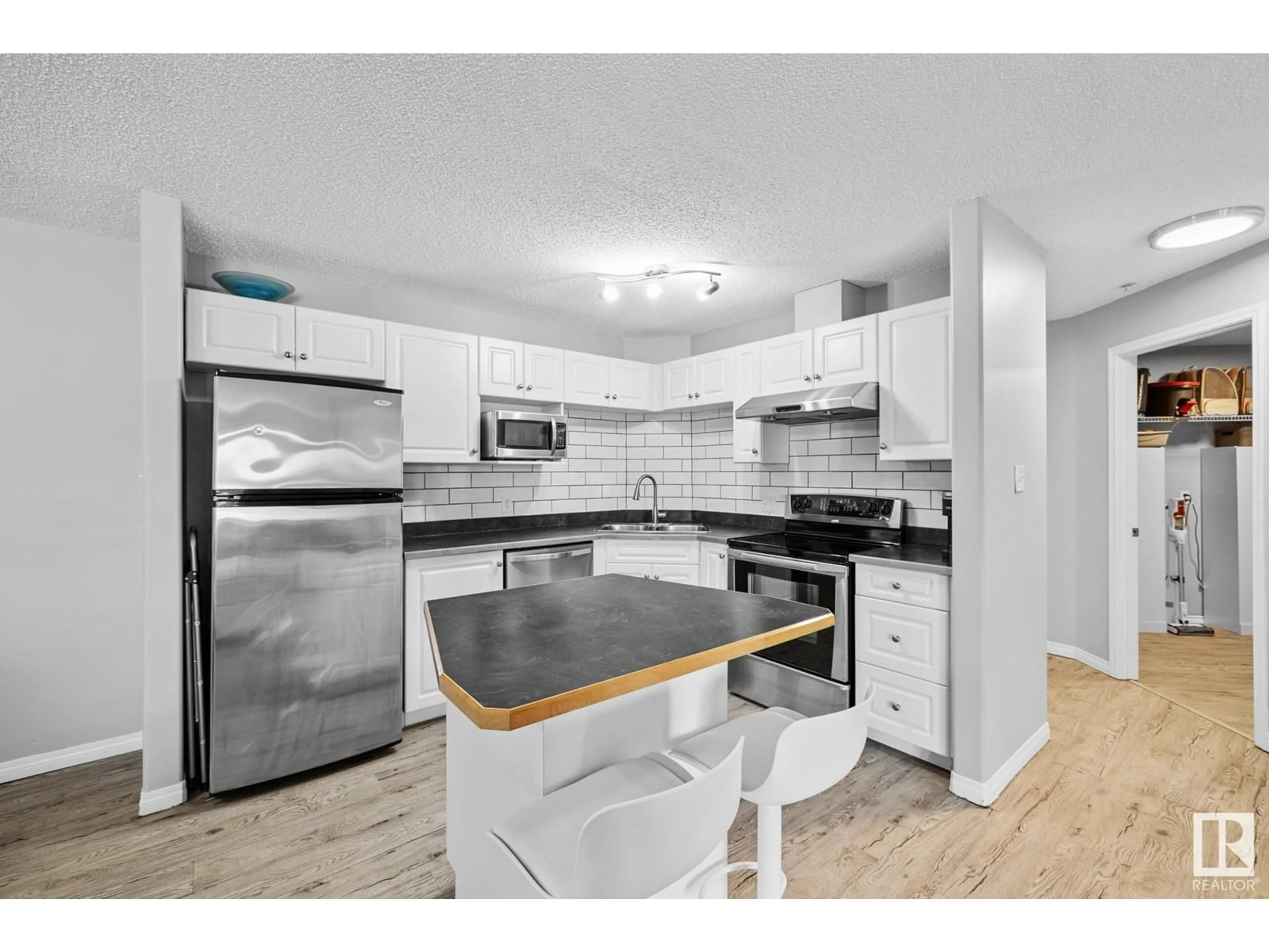Standard kitchen, unknown for 5350 - 115 199 ST, Edmonton Alberta T6M0A4