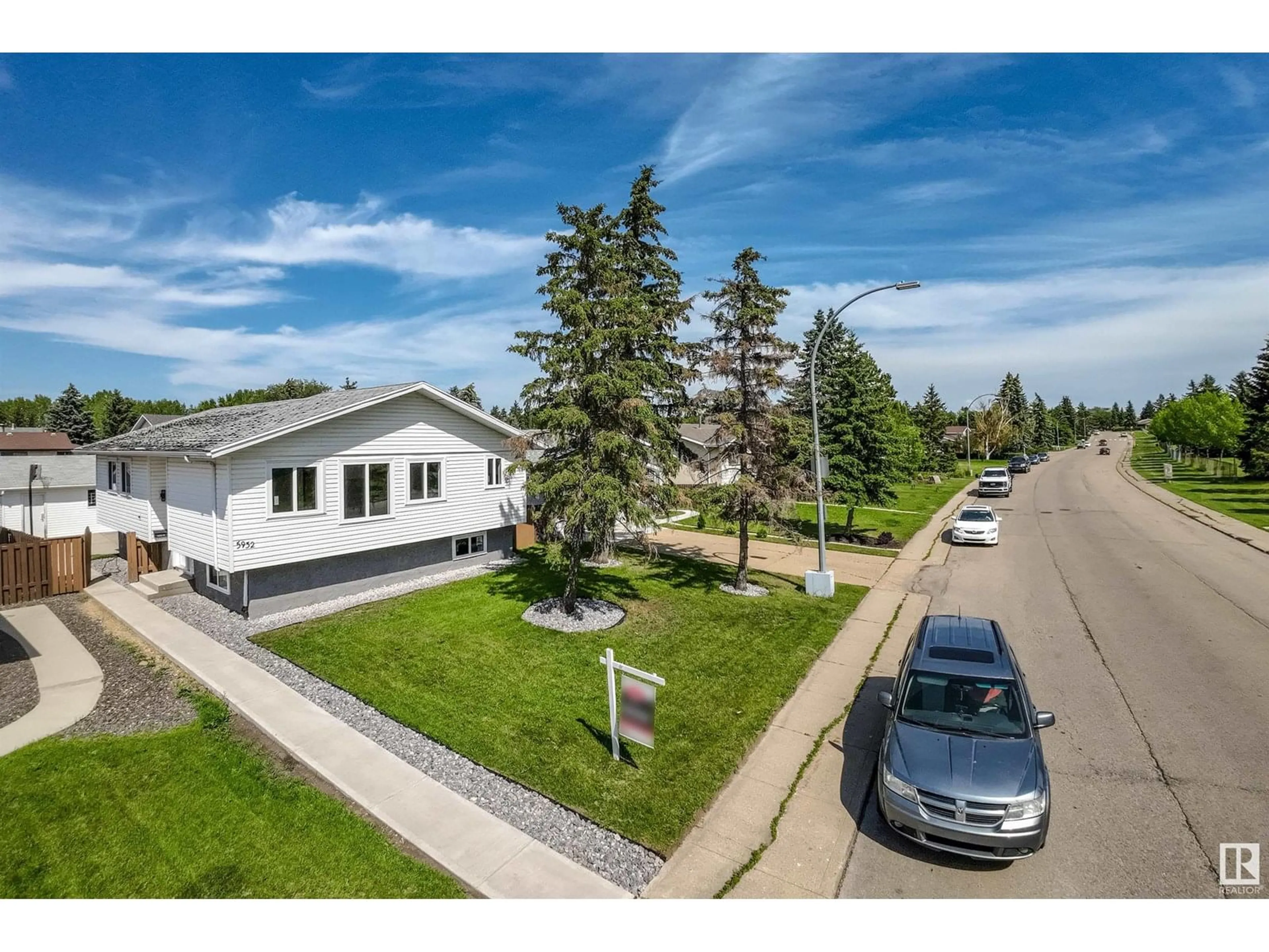 A pic from outside/outdoor area/front of a property/back of a property/a pic from drone, street for 5932 40 AV, Edmonton Alberta T6L1A9