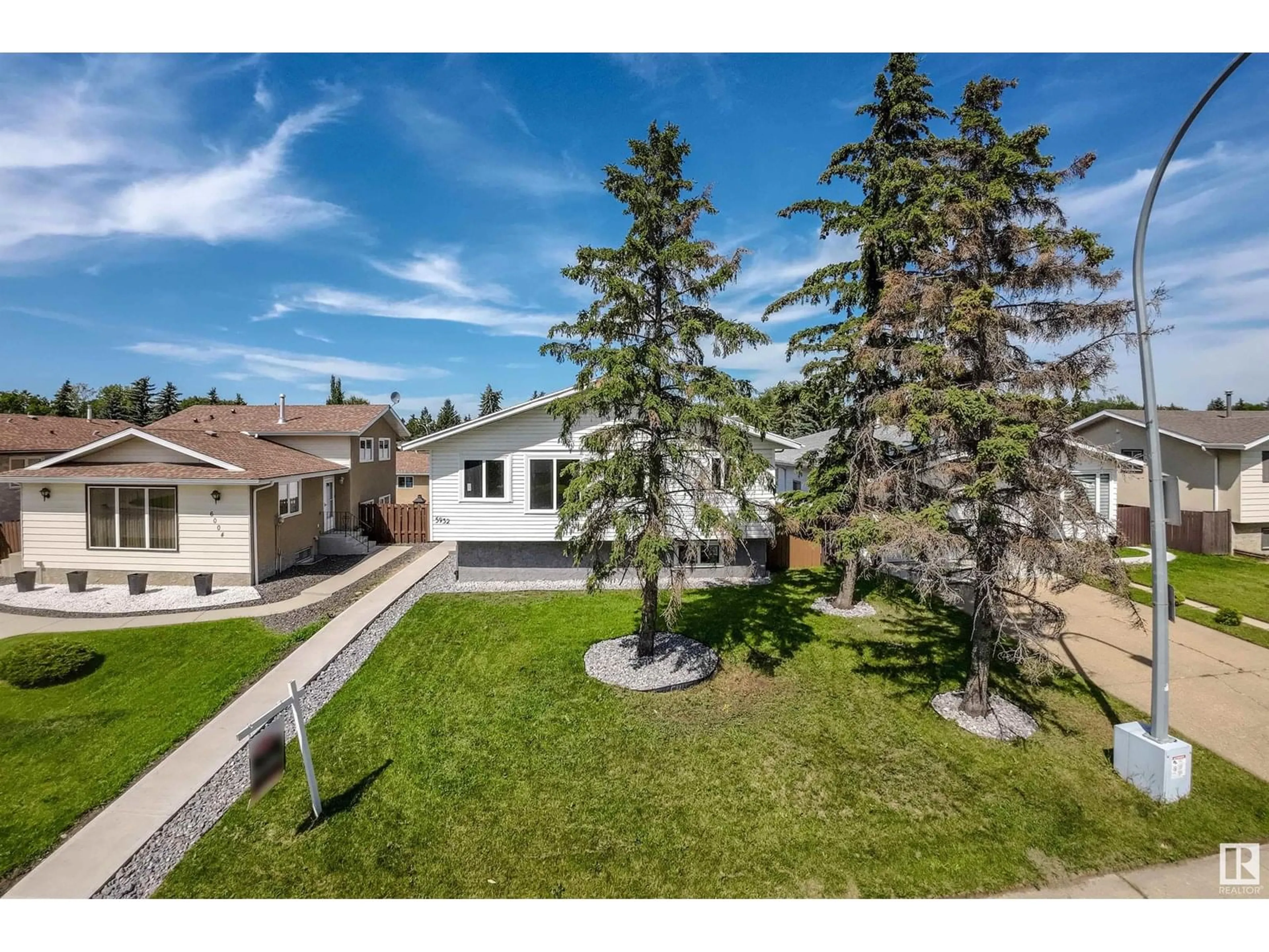 A pic from outside/outdoor area/front of a property/back of a property/a pic from drone, street for 5932 40 AV, Edmonton Alberta T6L1A9