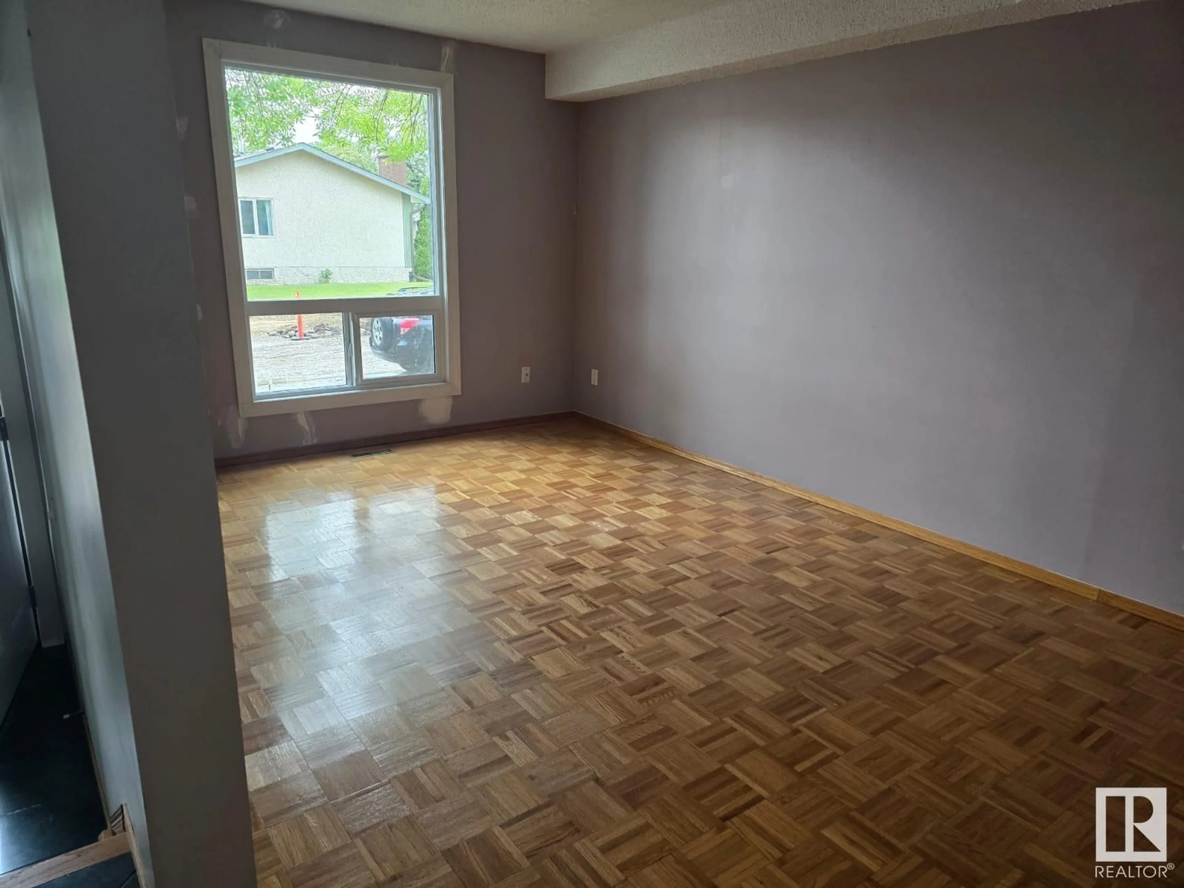 A pic of a room for 14208 31 ST, Edmonton Alberta T5Y1H1