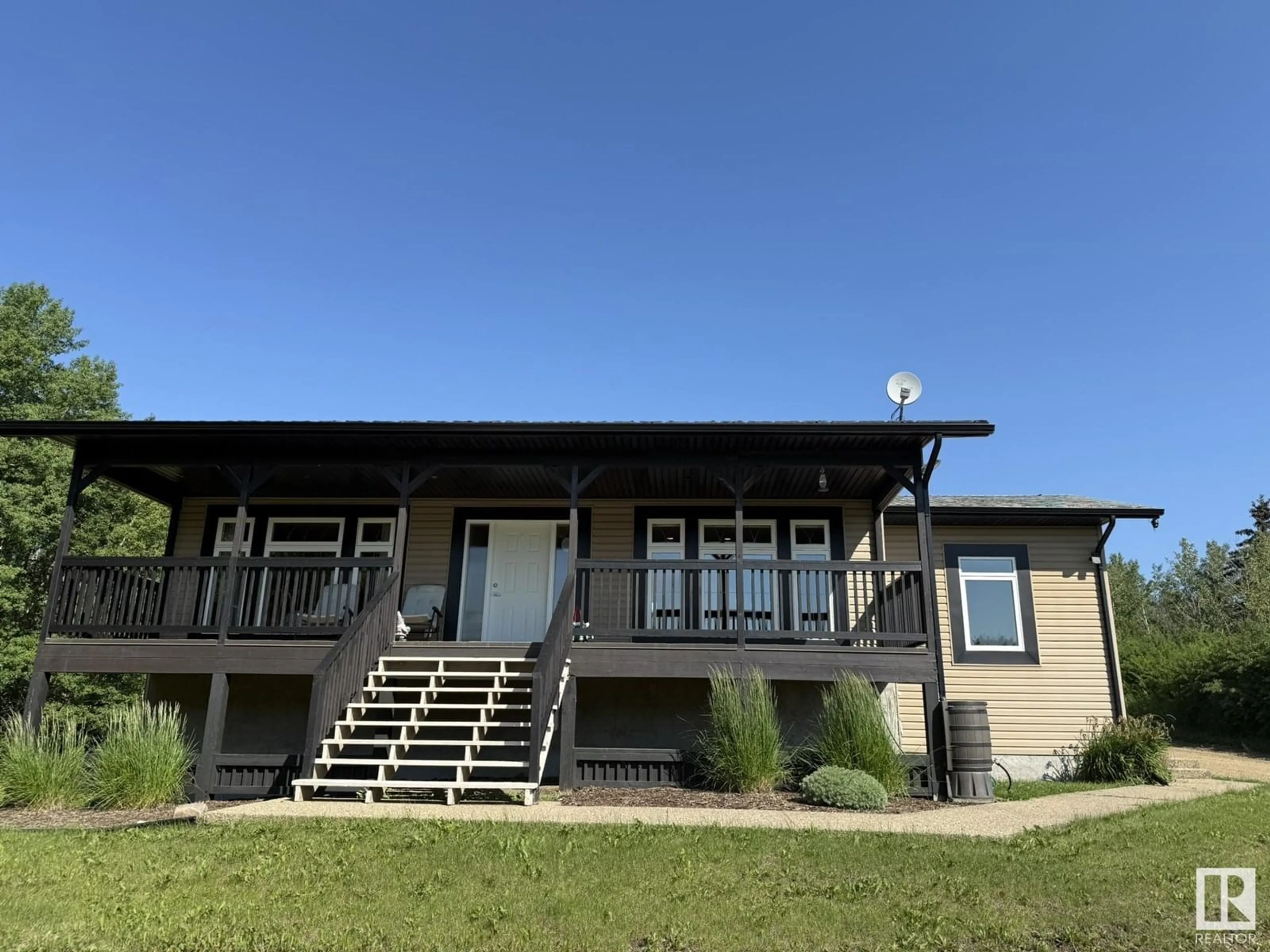Home with vinyl exterior material, building for 327 - 50419 RANGE ROAD 203, Rural Beaver County Alberta T0B4J0