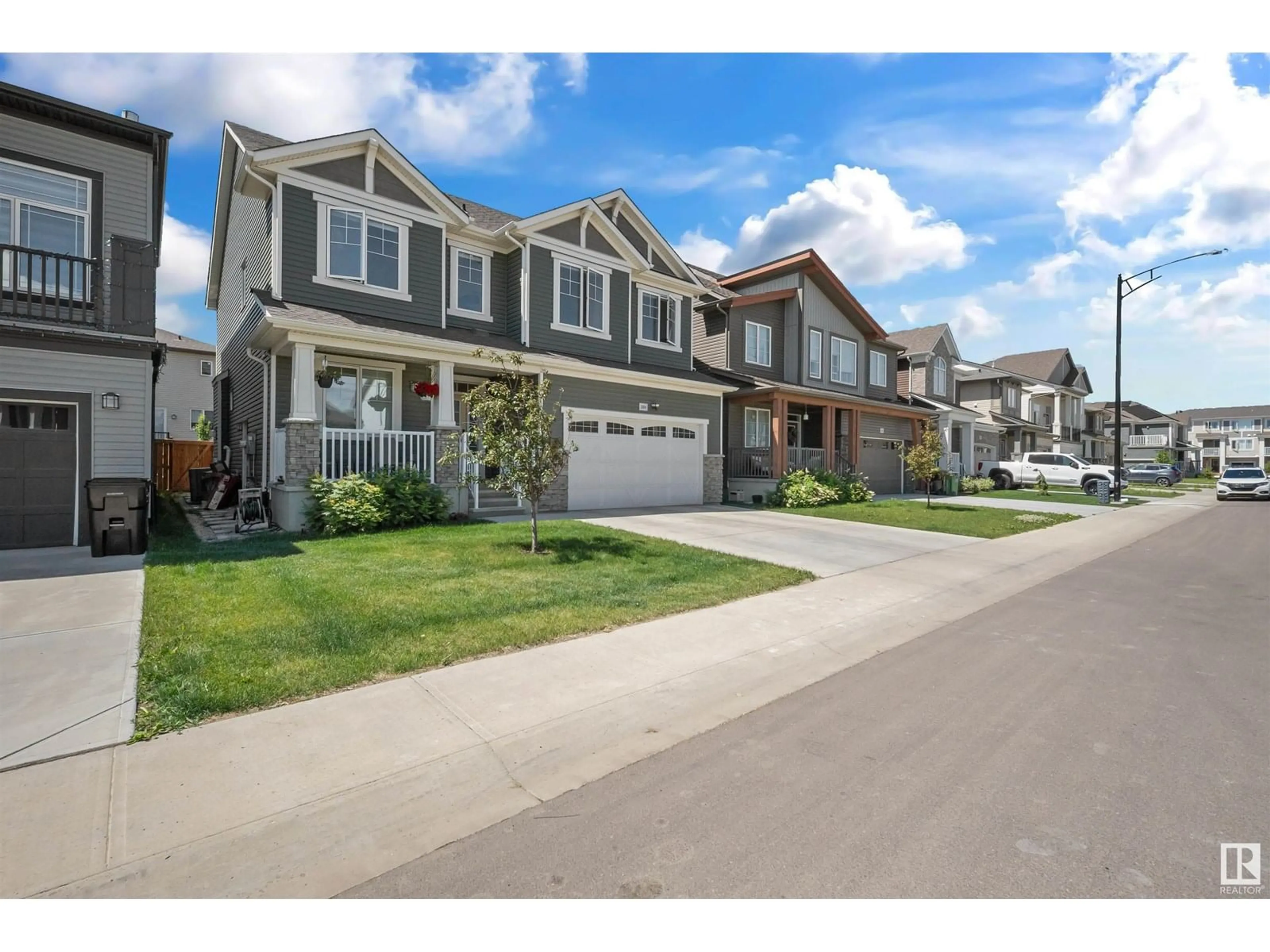 Home with vinyl exterior material, street for 2008 206 ST, Edmonton Alberta T6M1M7